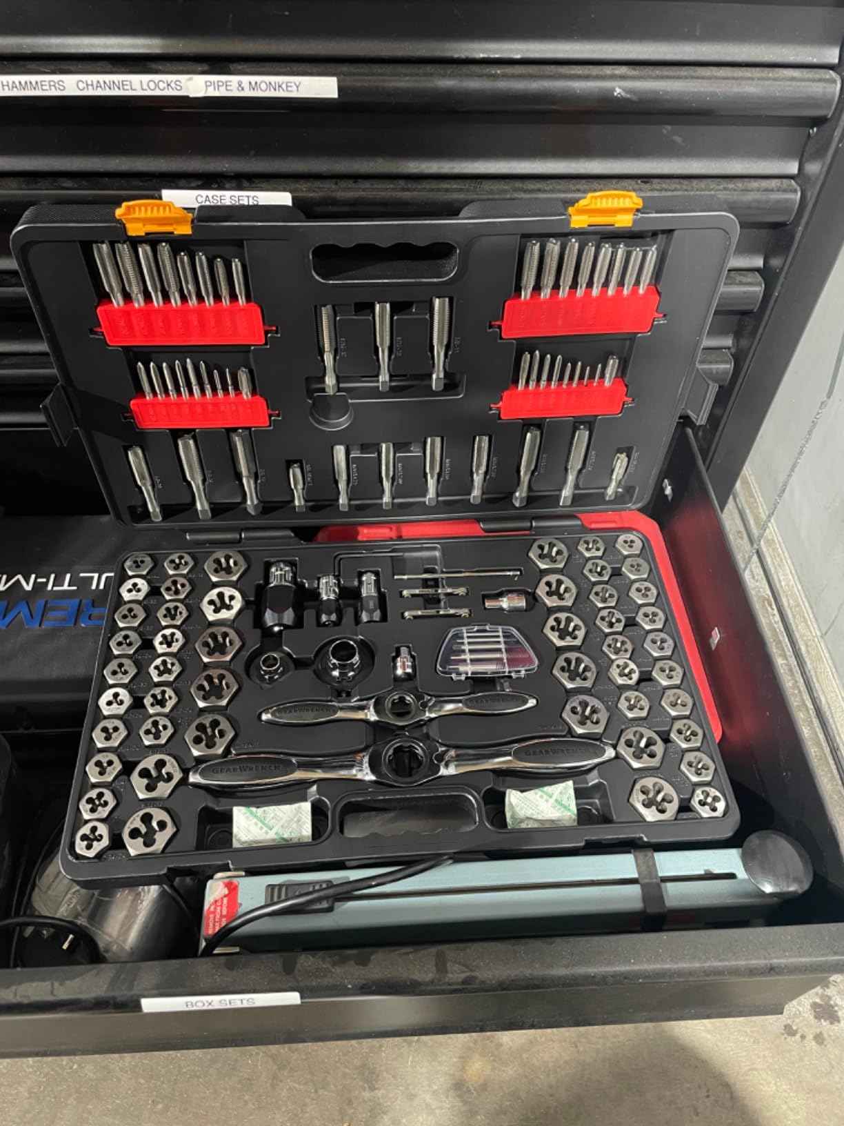 GEARWRENCH 114 Piece Ratcheting Tap and Die Set | SAE & Metric | 82812 customer photo 1
