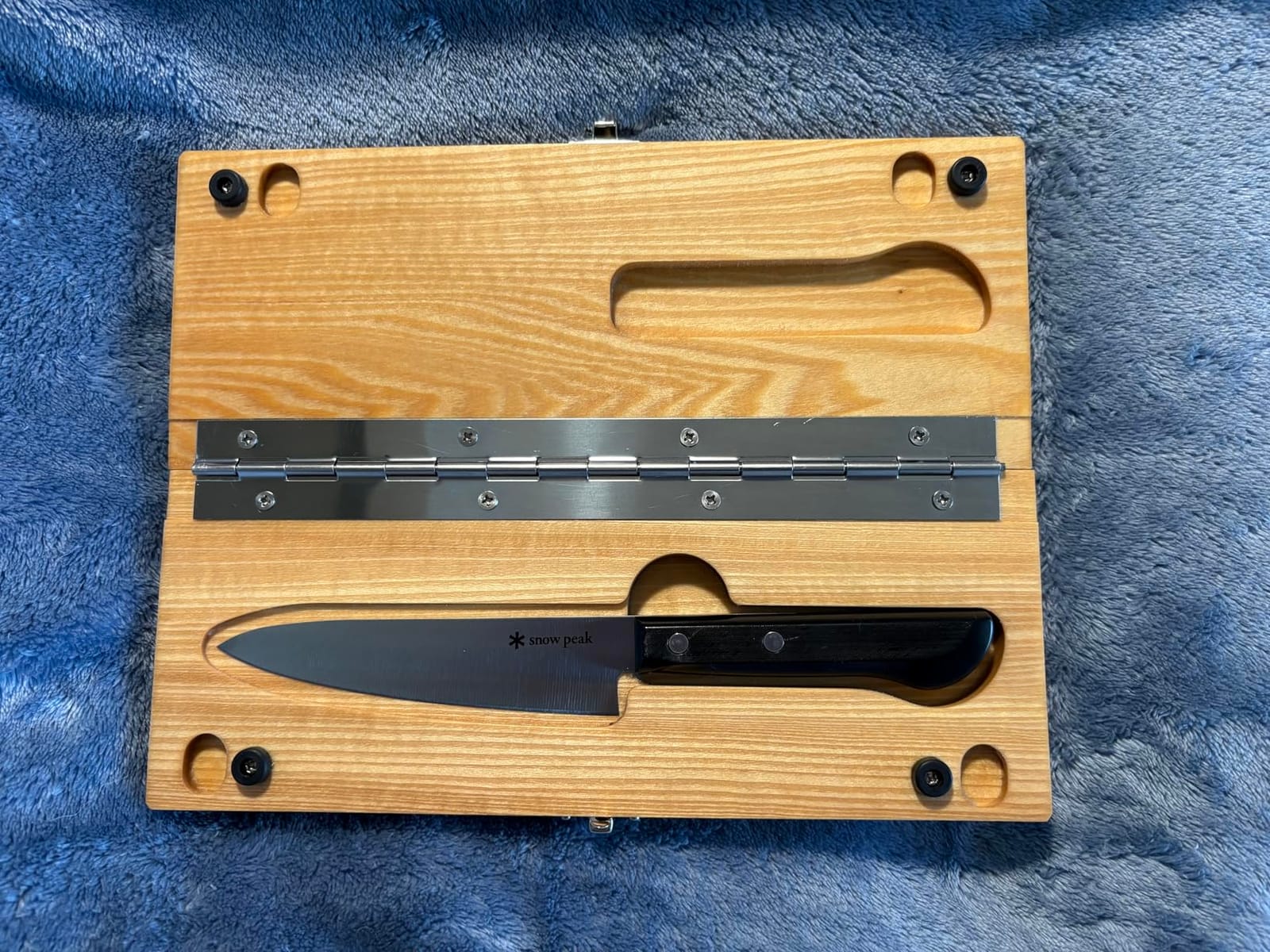 Snow Peak Folding Cutting Board & Knife Set for Camping, Outdoor Cooking customer photo 1