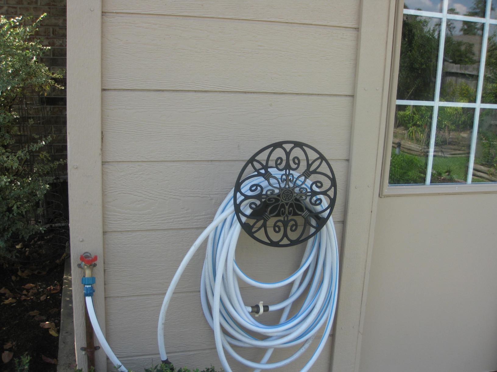 Liberty Garden Products 670 Wall Mounted Decorative Hose Butler, Holds 125-Feet, Black customer photo 1