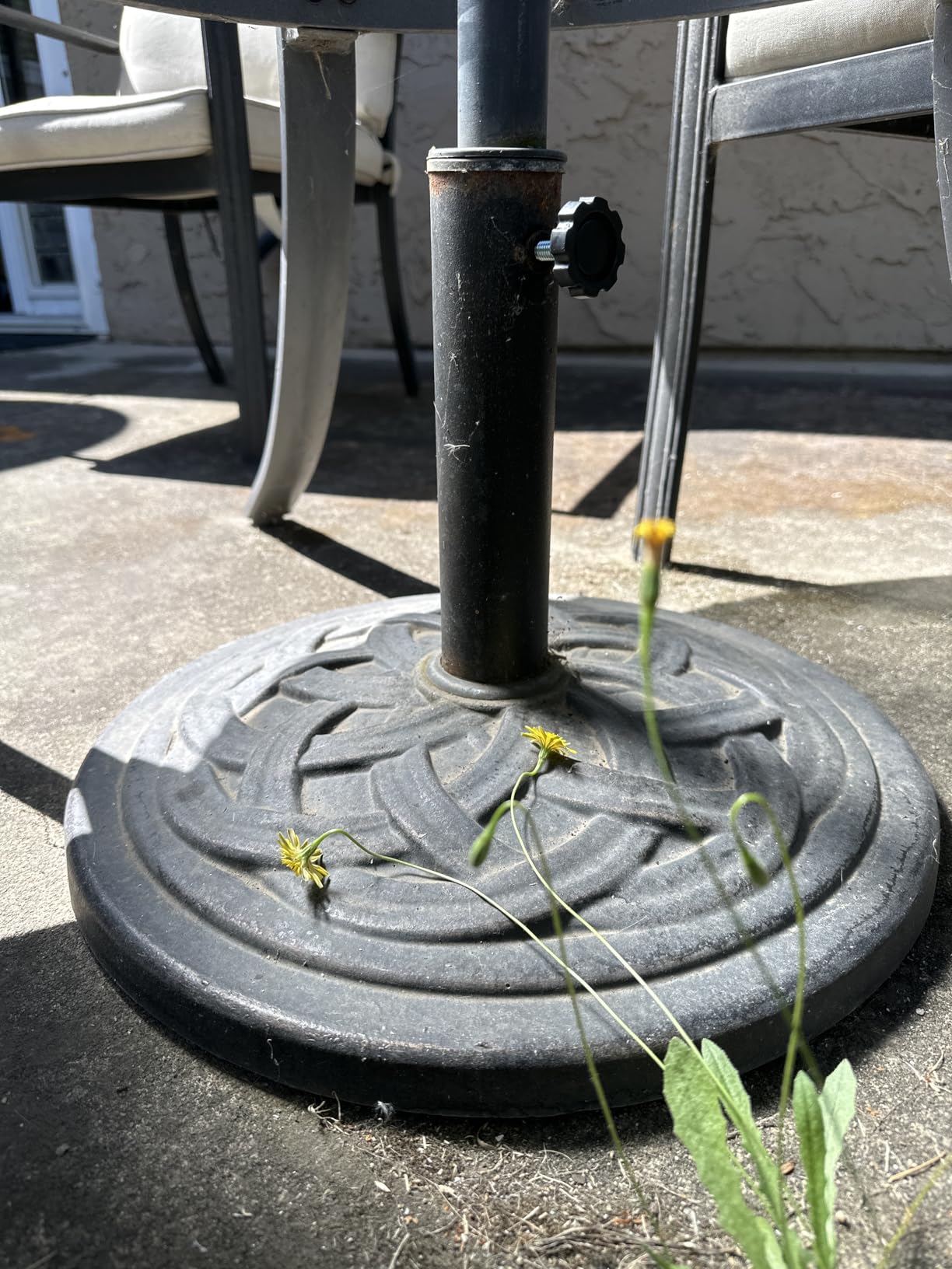 UBP18181-BR 18-Inch Cast Stone Umbrella Base, Made from Rust Free Composite Materials, Bronze Powder Coated Finish customer photo 1