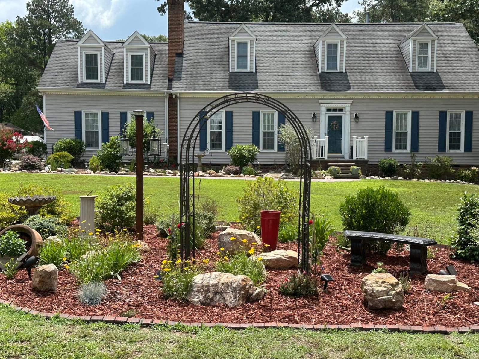 Plow & Hearth Arch Metal Outdoor Garden Arbor | Montebello | 7 Feet Tall | Steel Iron Trellis Lattice for Climbing Plants & Heavy Vines | Wedding Outdoor Patio Décor customer photo 2