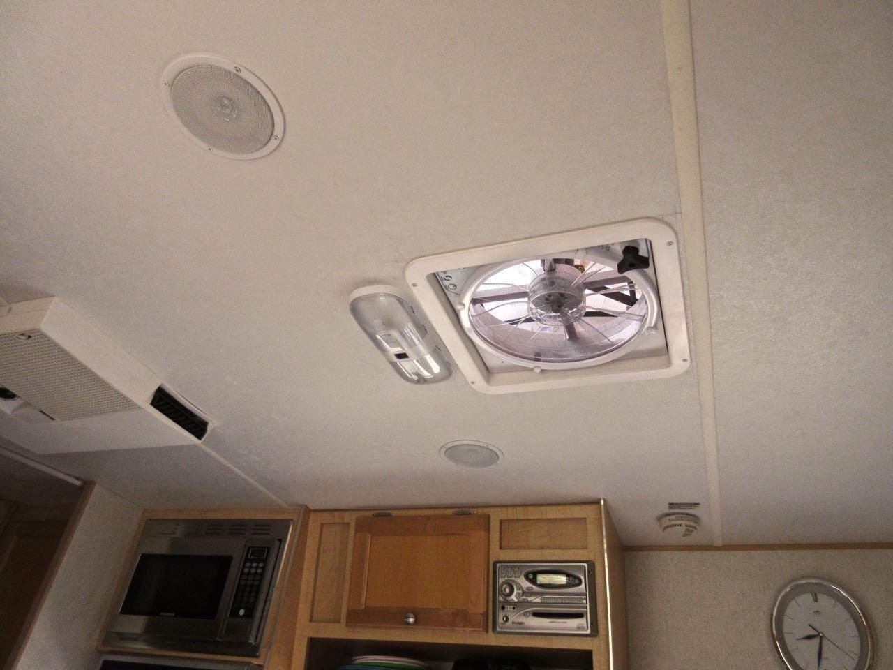 Maxxair 503.1555 00-06200K MaxxFan Ventillation Fan with Smoke Lid and Manual Opening Keypad Control customer photo 1