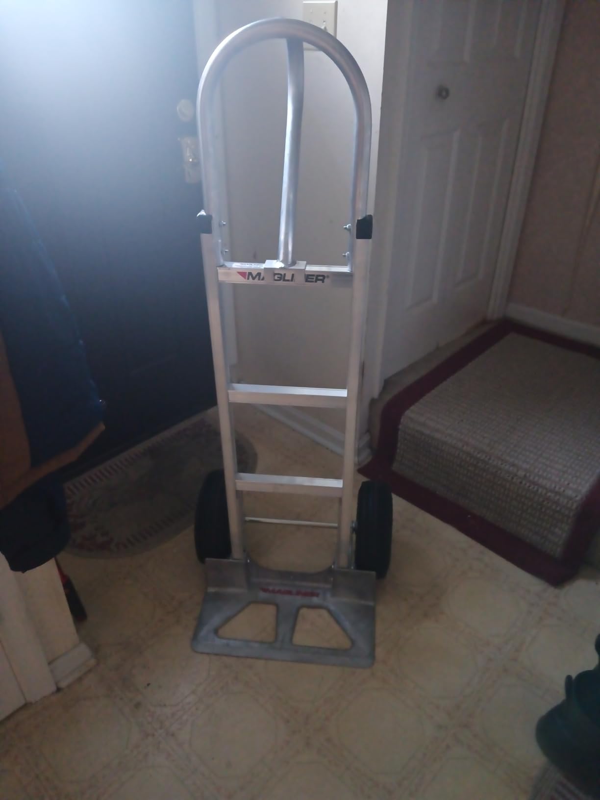 Magline HMK15AUA4 Aluminum Hand Truck, Vertical Loop Handle, Pneumatic Wheels, 500lbs Capacity customer photo 1