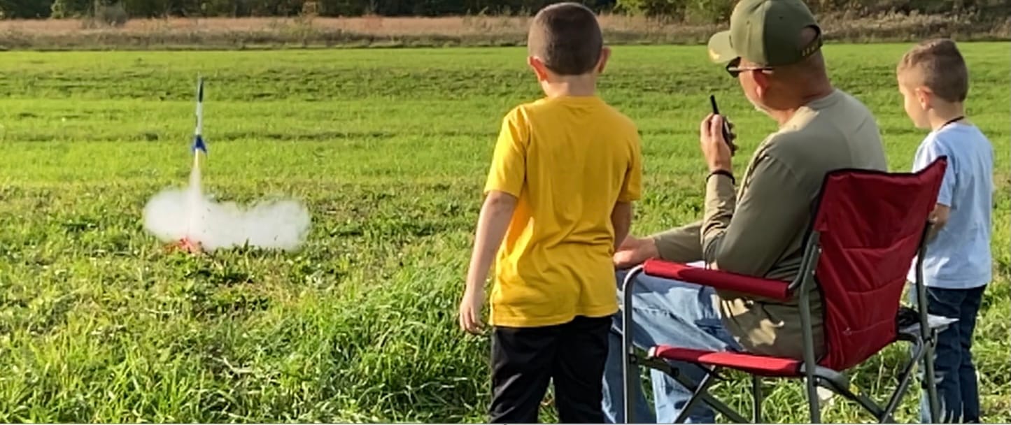 Estes 2452 Athena Rocket-Building Kit, Prebuilt Beginner Flying-Rocket Model Kit for Ages 10+, Blue customer photo 2