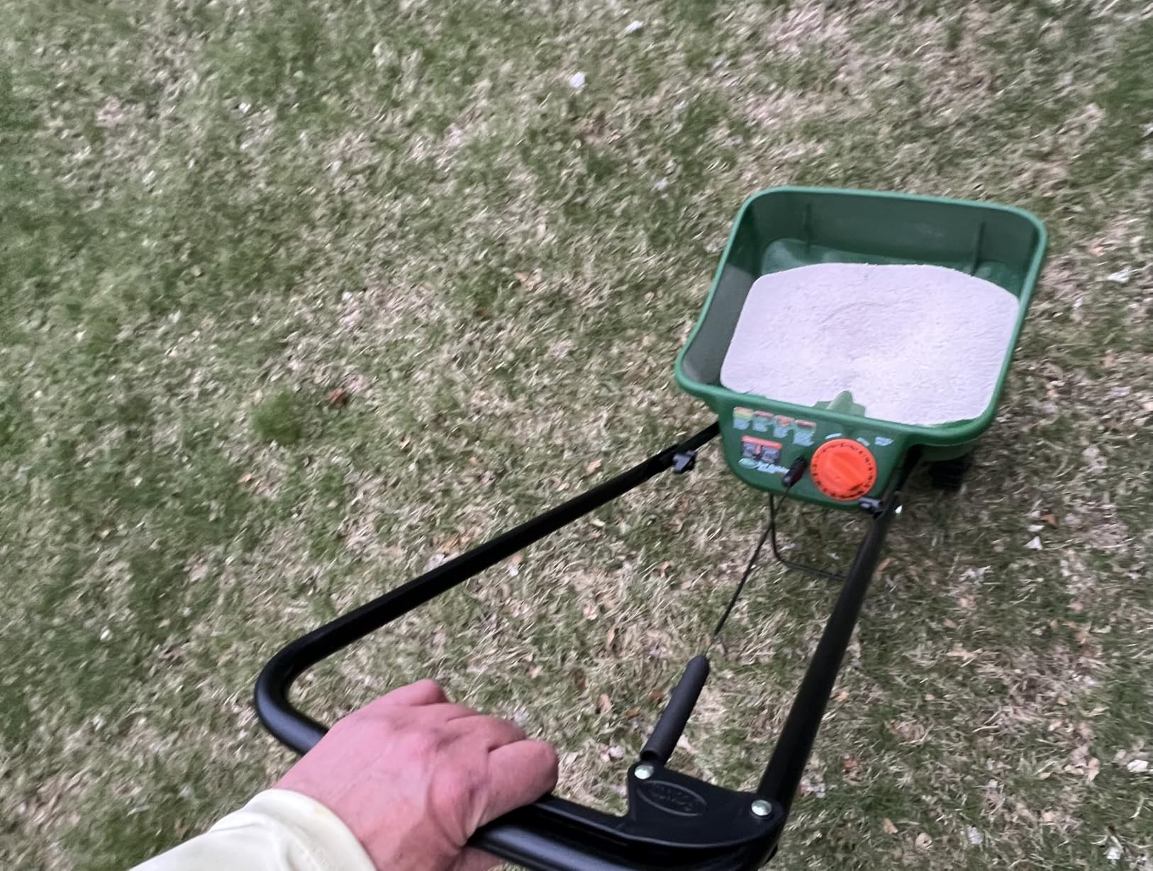 Scotts Turf Builder EdgeGuard Mini Broadcast Spreader | Spreader For Lawn Fertilizer, Weed & Insect Control, Grass Seed, and Ice Melt, Holds Up To 5,000 sq. ft. of Product customer photo 1