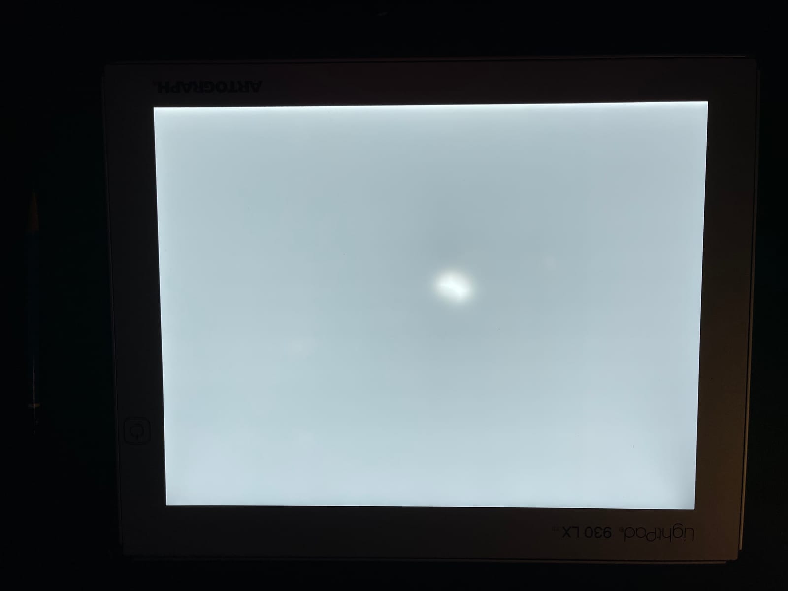 Artograph LightPad 950 LX Thin Dimmable 24x17 Inch Artist Light Box with UV Free LED Light for Tracing, Drawing, and Patterns, Silver customer photo 1