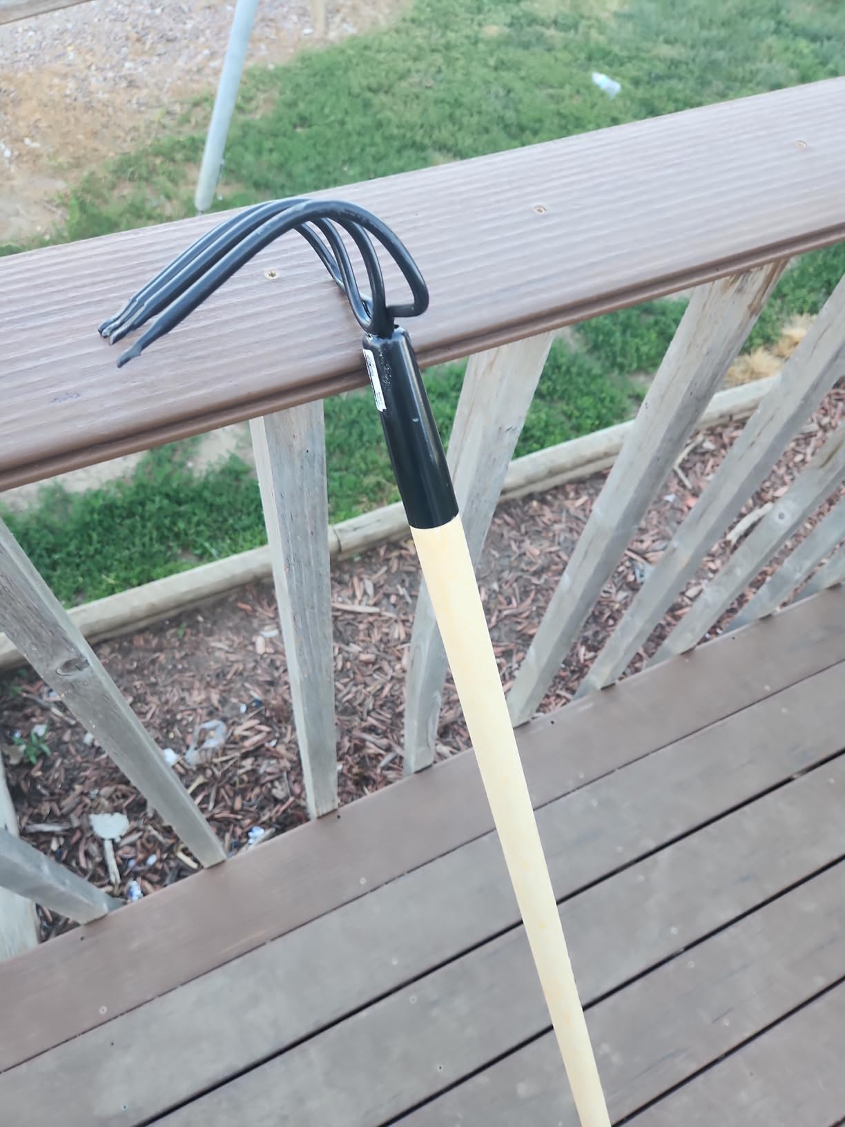Truper TruTough Welded Warren Hoe, 4-3/4-Inch Head, 54-Inch Wood Handle with 6-Inch Grip, Garden & Farm Soil Cultivation Tool (Model 30002) customer photo 1