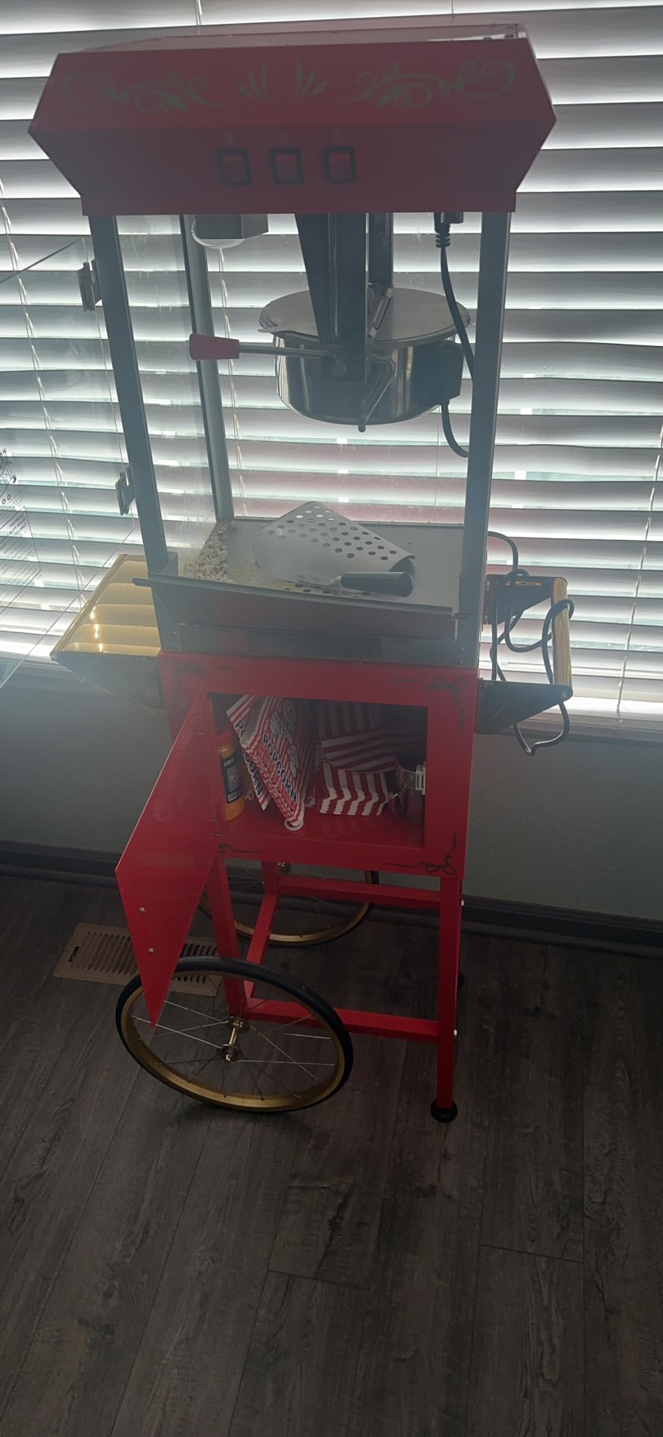 Great Northern Popcorn Foundation 8oz Popcorn Maker Machine with Cart, Red customer photo 2
