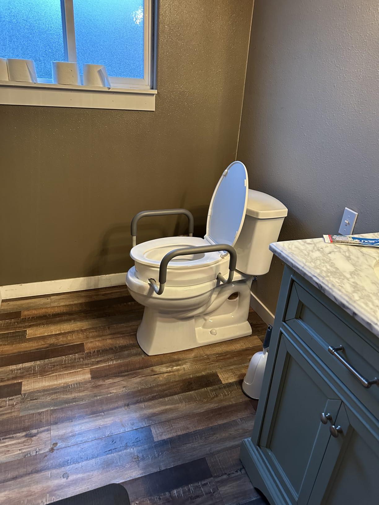 Carex 3.5 Inch Raised Toilet Seat with Arms, Round Toilet Seat Riser, 300 lbs Capacity, Elevating and Raising Seat for Elderly and Handicap, Universal, Slip-Resistant with Padded Handles, White customer photo 1