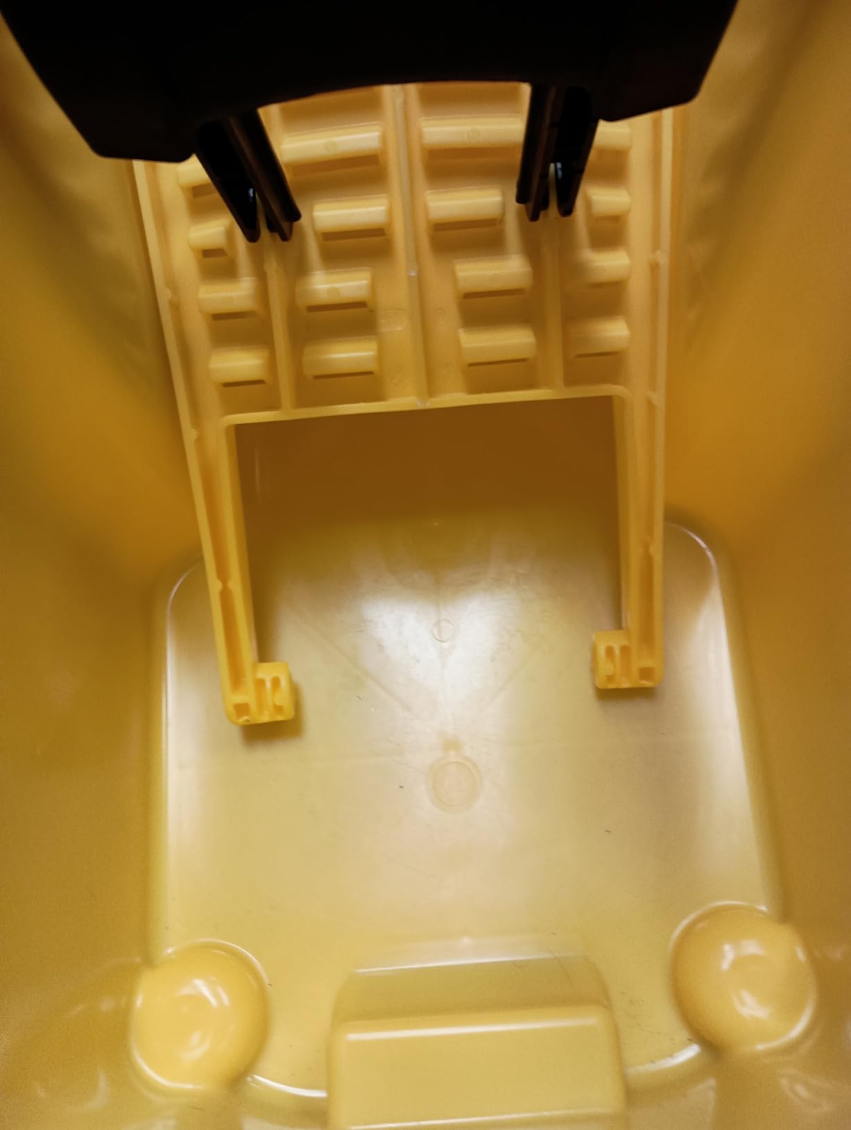 Rubbermaid Commercial Products 31 QT Tandem Mop Bucket and Wringer Combo on Wheels, Yellow, for Floor Cleaning/Wet Mopping customer photo 1
