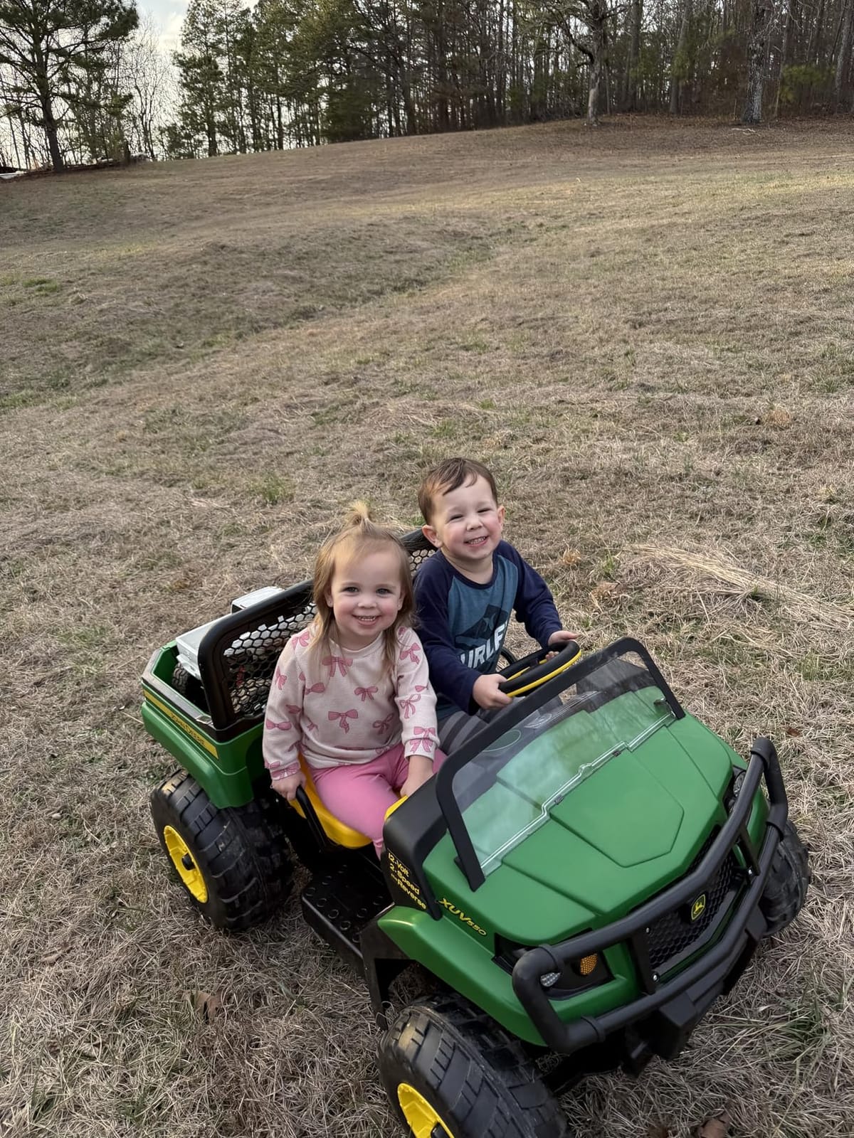 Peg Perego John Deere Gator XUV Extra-Large 12 Volt Ride-on, Durable Design for Kids 3-8, Green customer photo 1