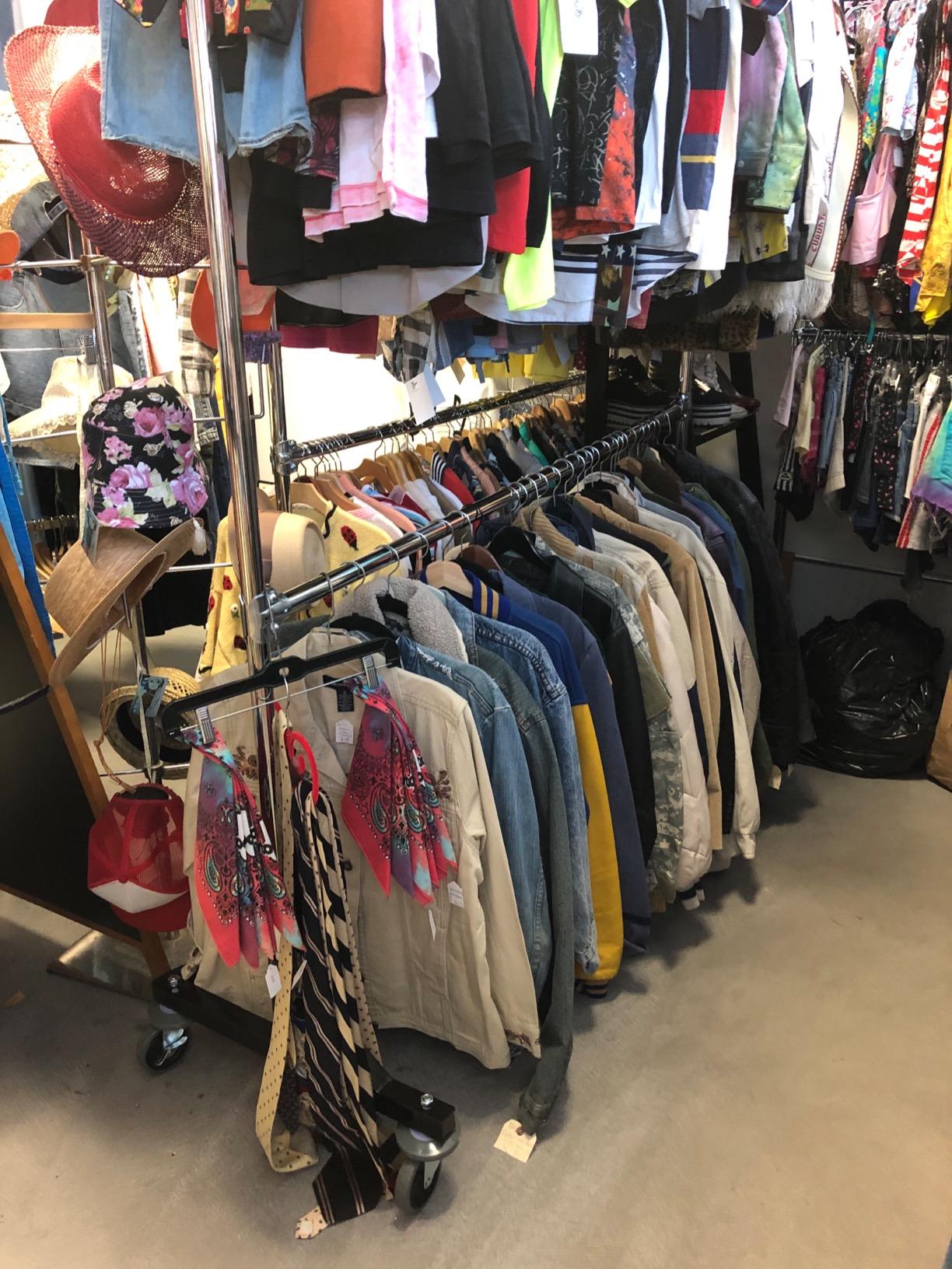 Heavy-Duty Commercial Grade Double-Bar Rolling Z Rack Garment Rack with Nesting Black Base by Metropolitan Display customer photo 1