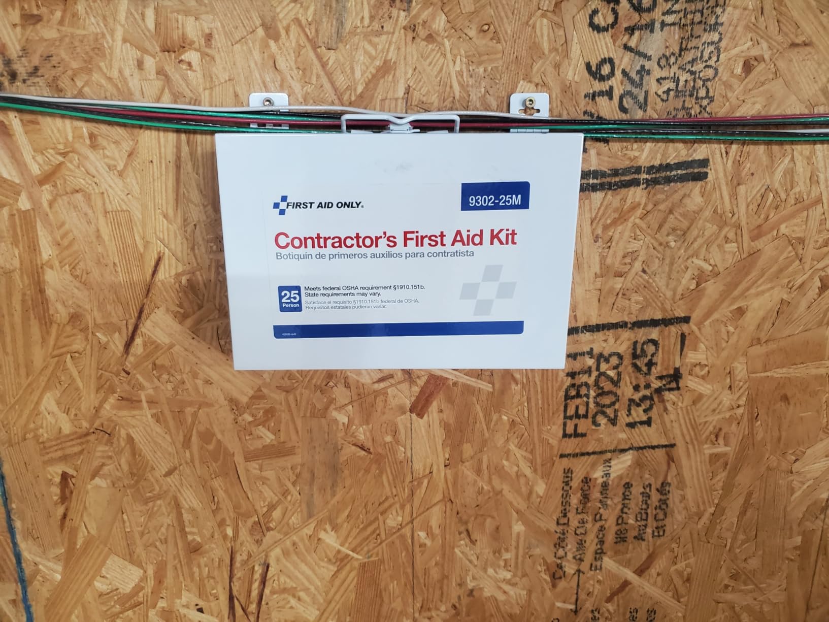 First Aid Only 9302-25M 25-Person Contractor's First Aid Kit for Home Renovation, Job Sites, and Construction Vehicles, 178 Pieces, White customer photo 1