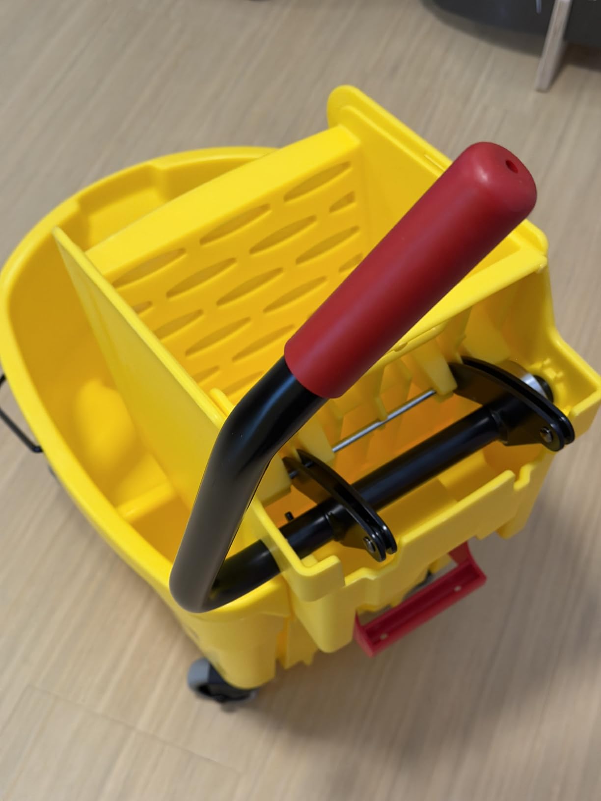 Rubbermaid Commercial Products WaveBrake 26 Qt. Side-Press Mop Bucket and Wringer Combo on Wheels, Yellow, for Professional/Industrial/Business Heavy-Duty Floor Cleaning/Mopping customer photo 1