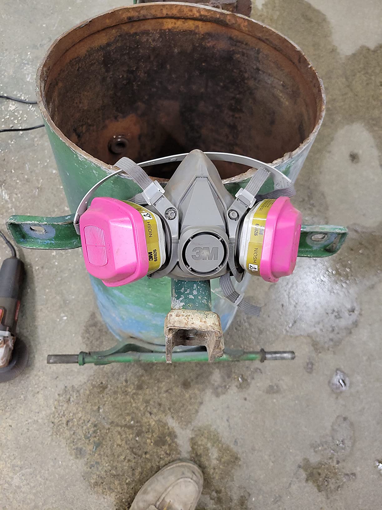 3M Half Facepiece Reusable Respirator 6300, NIOSH, Large | Four-Point Harness, Comfortable Fit, Dual Airline Supplied Air Compatible, Bayonet Connections, Painting, Sanding, Cleaning customer photo 1