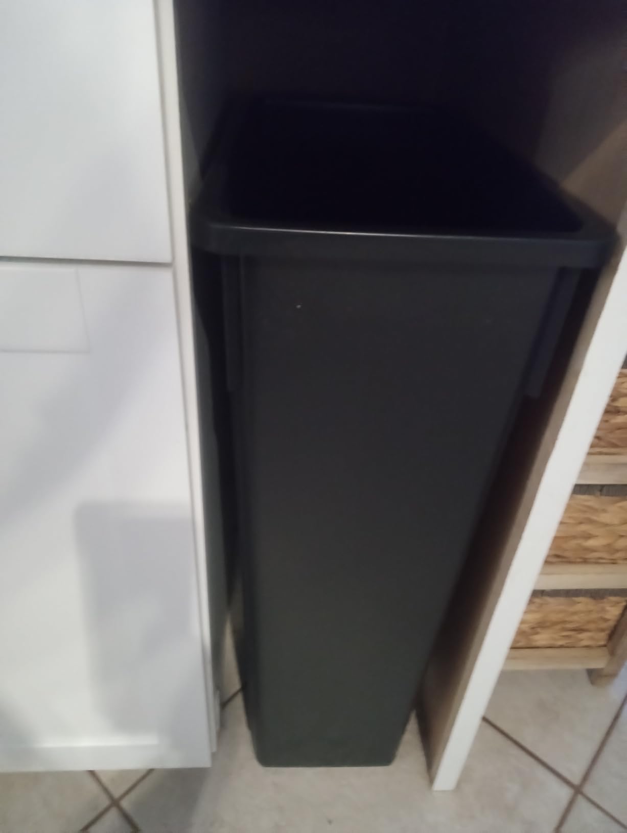 Winco Slender Trash Can, 23-Gallon, Black customer photo 1