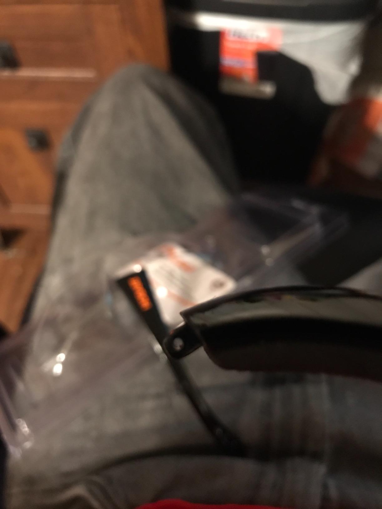 Hobart 770726 Shade 5, Mirrored Lens Safety Glasses, Black customer photo 1