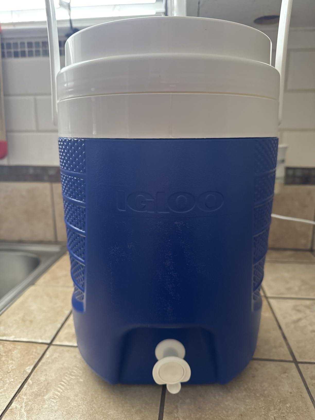 Igloo 2 Gallon Portable Sports Cooler Water Beverage Dispenser, Insulated Cooler Dispenser, Majestic Blue customer photo 2