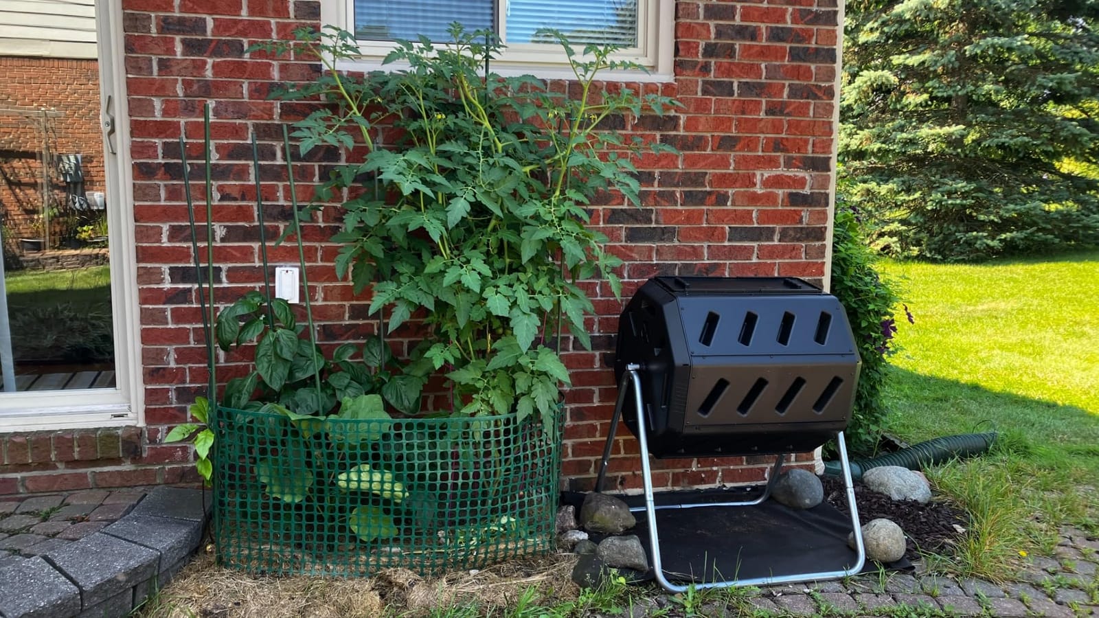 FCMP Outdoor Heavy Duty 37 Gallon 8 Sided Steel Composter, Black customer photo 2
