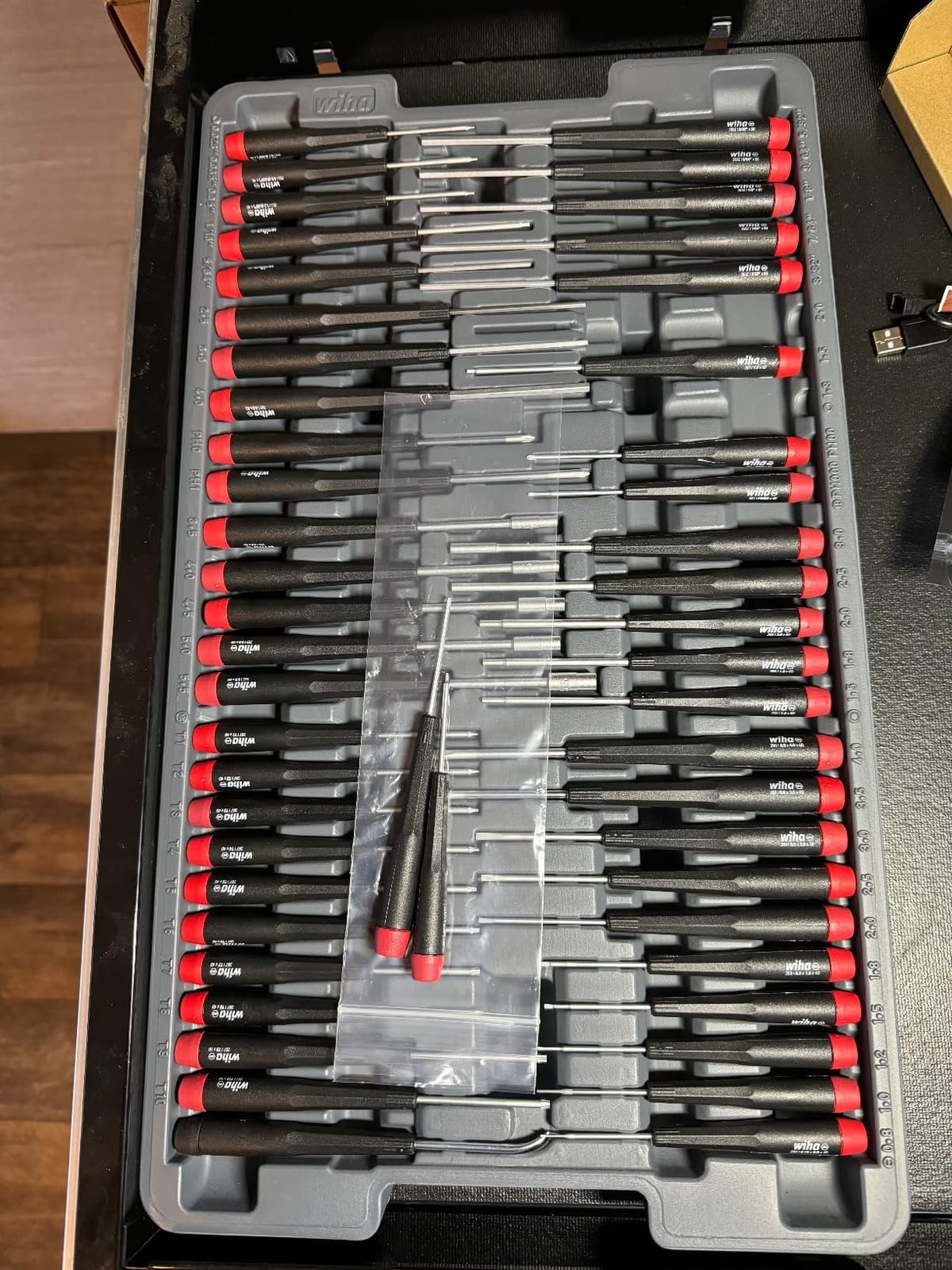 Wiha 92191 Precision Screwdrivers 51 Pcs Master Set in Storage Tray customer photo 1
