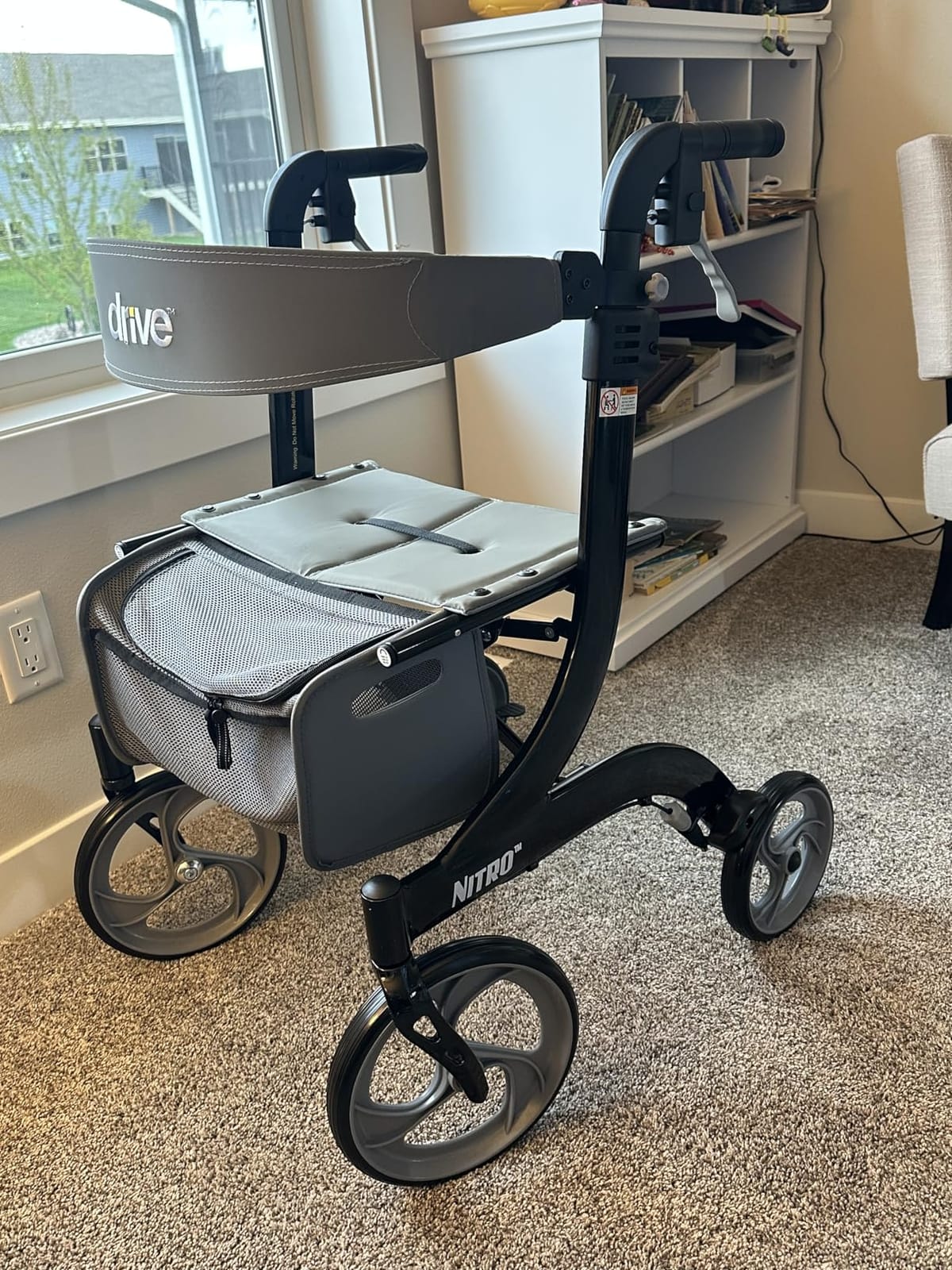 Drive Medical RTL10266BK Nitro Foldable Rollator Walker with Seat, Black customer photo 2