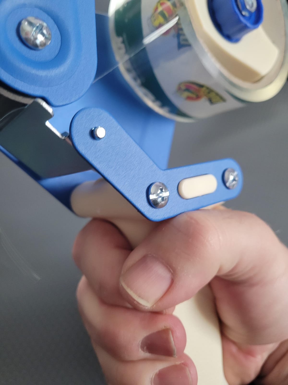 Uline H-150 2-Inch Hand-Held Industrial Side Loading Tape Dispenser customer photo 2