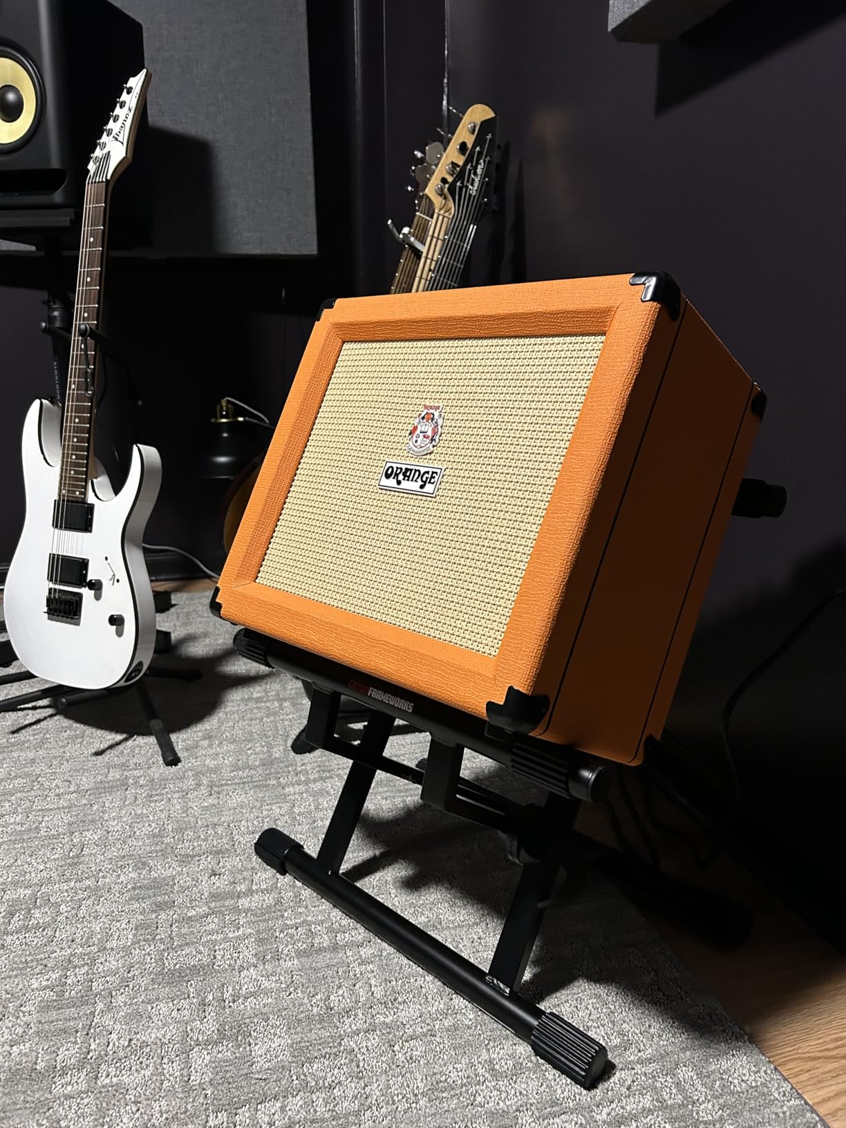 Gator Frameworks Adjustable Guitar Amp Stand, Fits Most Combo Amplifiers (GFW-GTR-AMP) customer photo 2