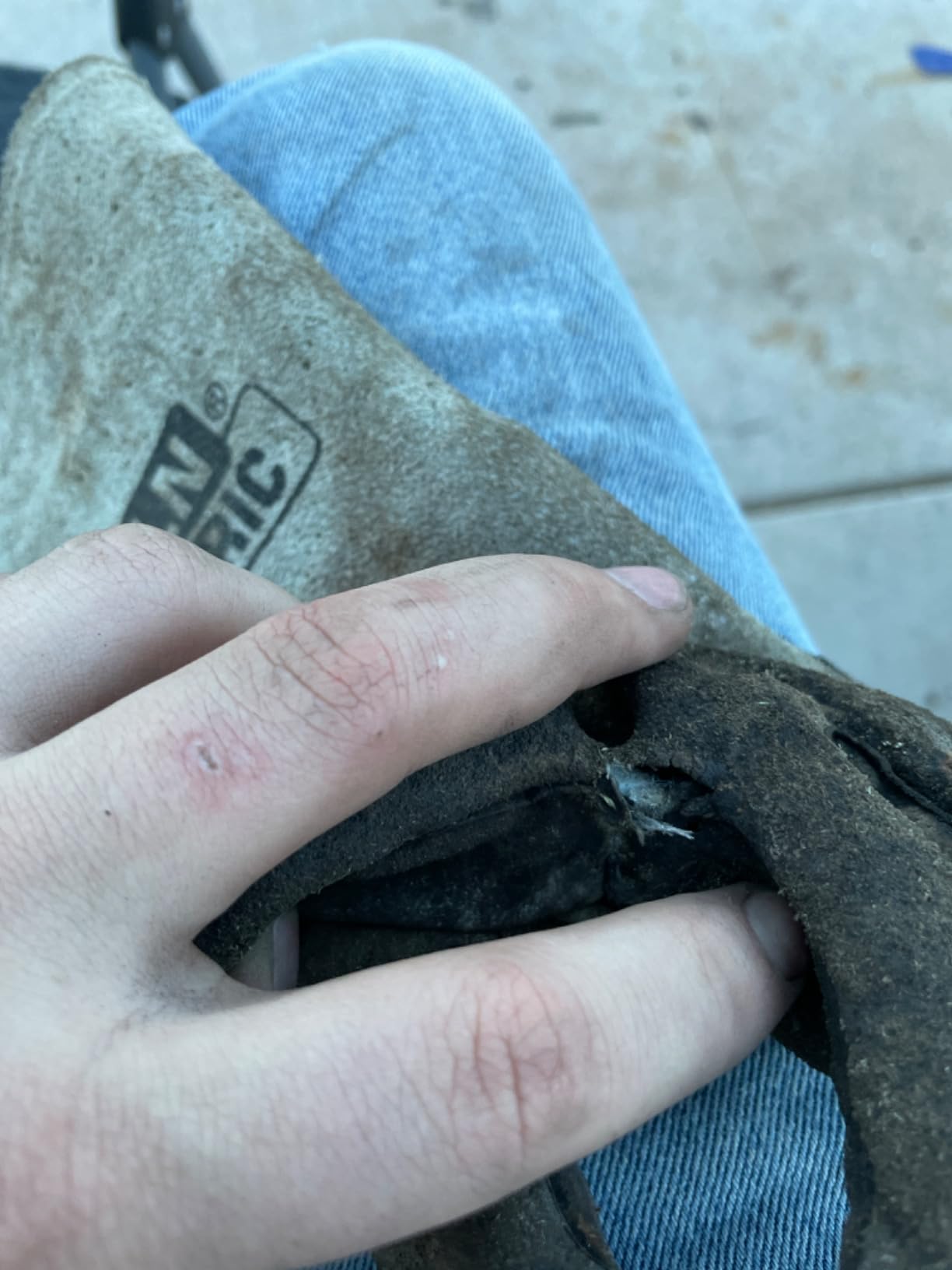 Lincoln Electric Leather Welding Gloves KH641, Premium Heat Protection, Commercial Quality, Cotton Lined, Gauntlet Cuff, Grey customer photo 1