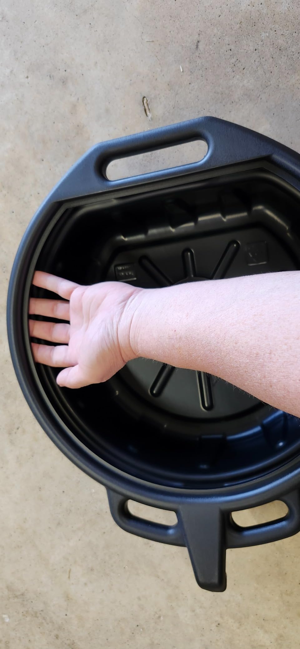 NEIKO 20762A Oil Drain Pan | Black Plastic Anti Splash | Motor Oil Drip Catcher Pan | 2 Gallon (8L) Capacity customer photo 2