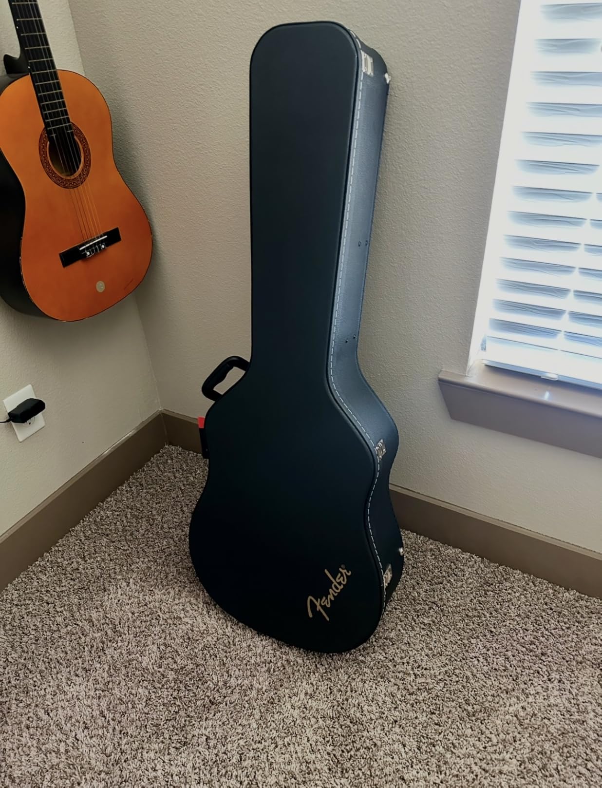Fender Flat-Top Dreadnought Acoustic Guitar Case, with 1-inch Foam Padding, Guitar Accessories, Black customer photo 2