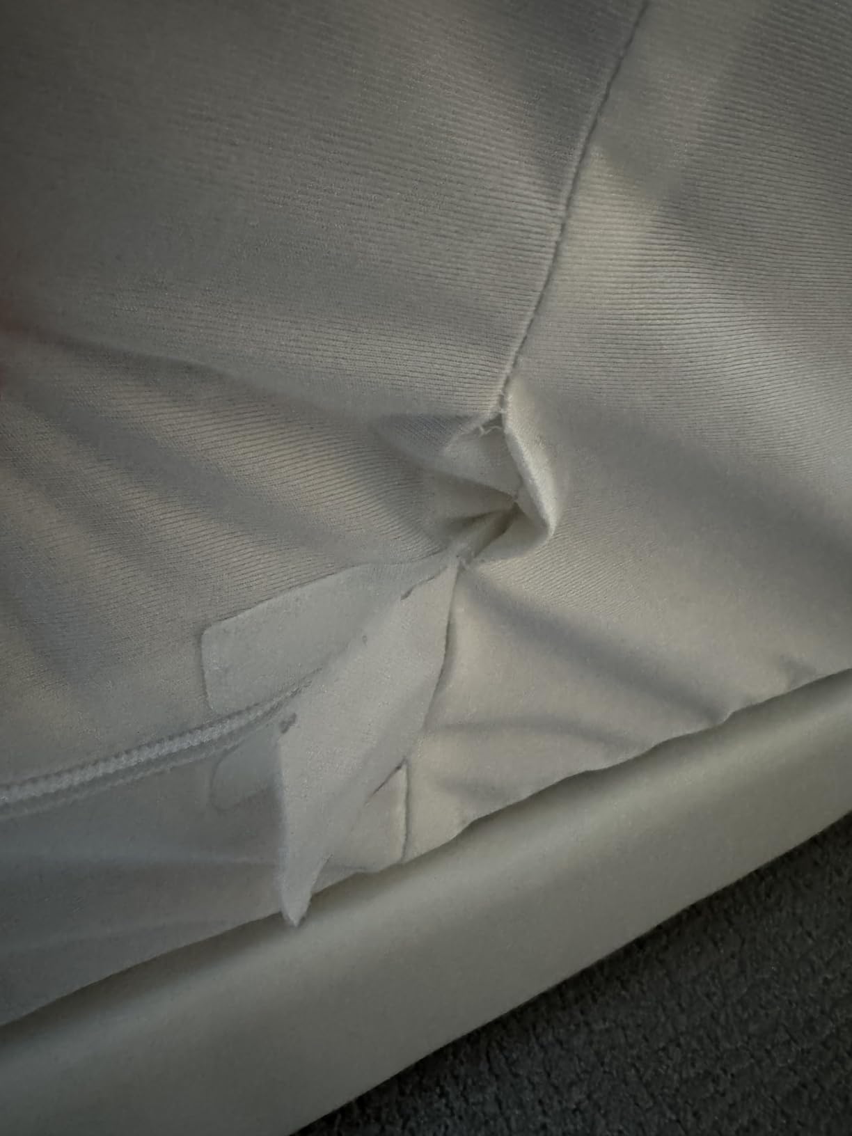 Utopia Bedding King Size Mattress Protector Zippered, 100% Waterproof | Bed Bug & Dust Mite Proof Mattress Encasement, Absorbent 6 Sided Mattress Cover fits upto 15