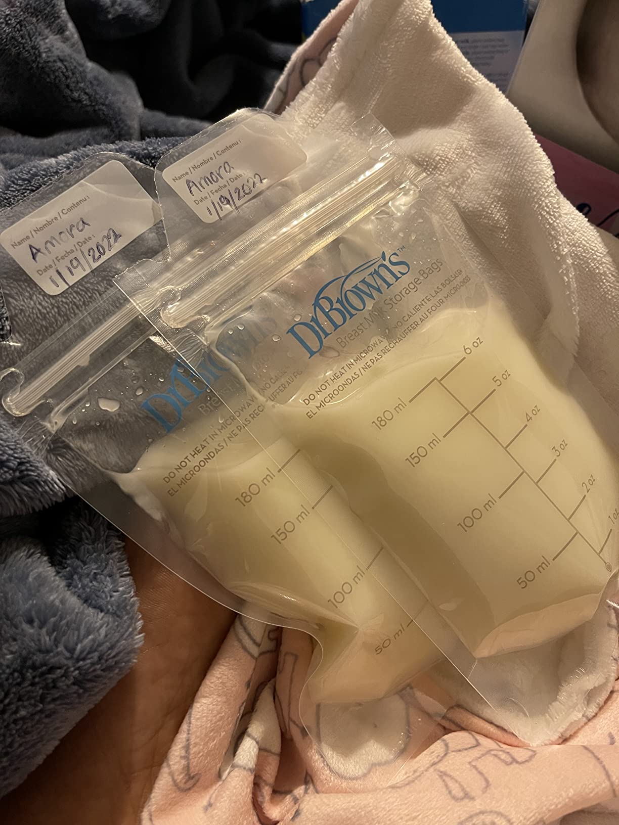 Dr. Brown’s Breast Milk Storage Bags, Disposable and Durable Bags for Freezing & Heating Breast Milk, (50ct) 6 oz Bags, BPA free customer photo 1