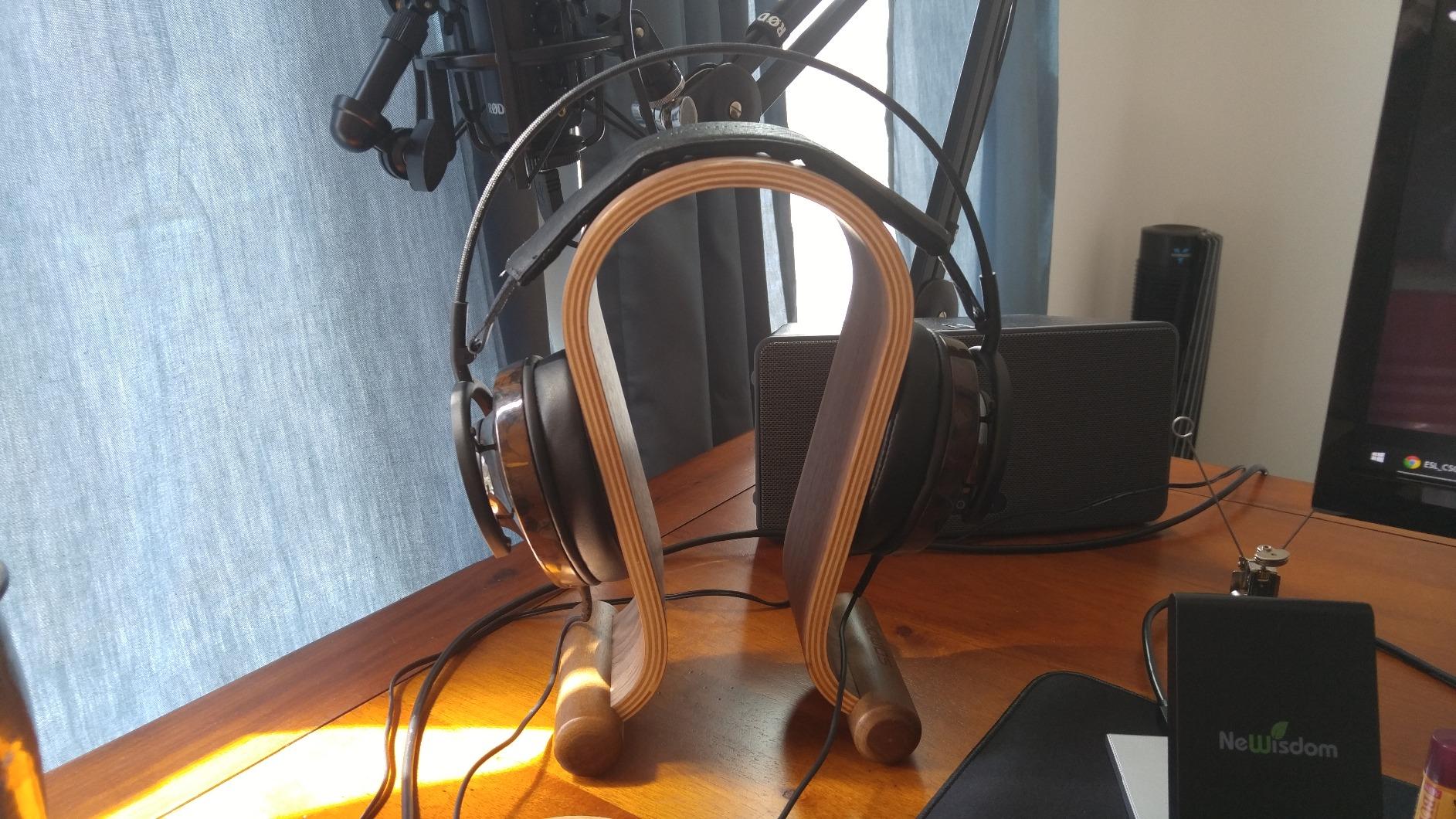 SAMDI Wood Headphone Stand, Headphone Holder Wood Headset Stand Compatible for Sony, Bose, Shure, Jabra, JBL, AKG Gaming Headphones Display (Walnut) customer photo 2