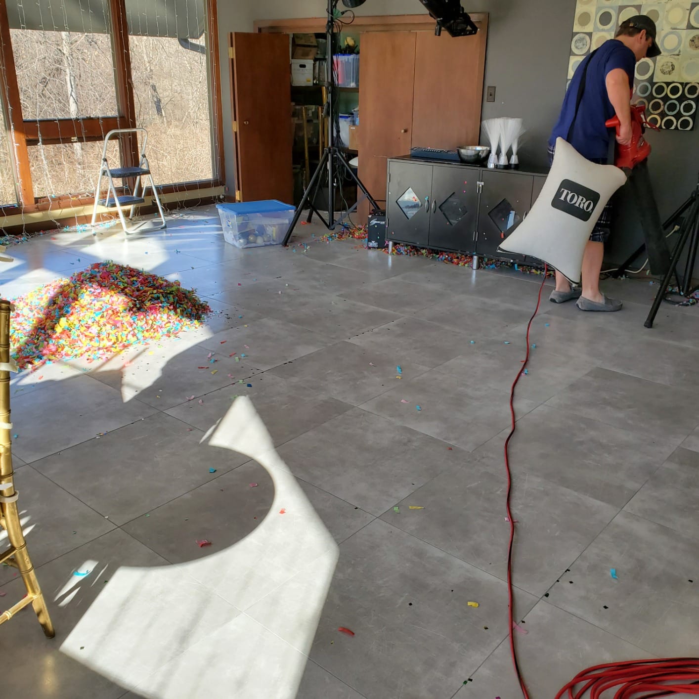 CHAUVET DJ FunFetti Shot Professional Confetti Launcher w/Wireless Remote for Concerts, Parties, and Special Events customer photo 2