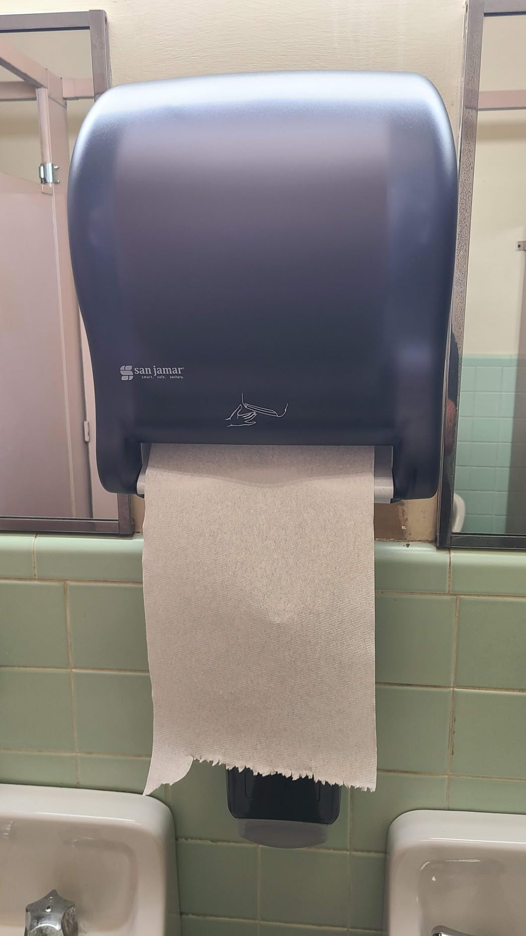 SJMT8400TBK - Smart Essence Electronic Roll Towel Dispenser customer photo 2