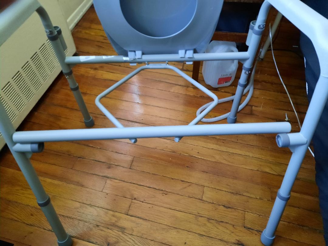 HEALTHLINE Heavy Duty Commode Bariatric, Medical Bedside Folding Bariatric Commode Chair Toilet for Elderly Seniors Disabled, Wide, 650 lbs, Gray customer photo 1