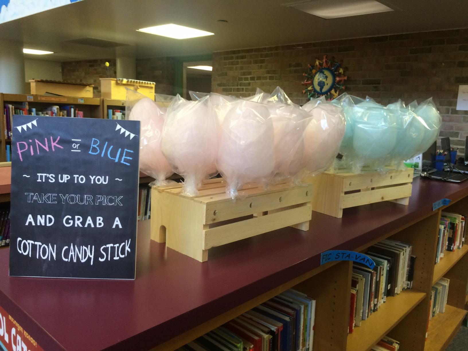 Great Northern Popcorn Flufftastic Cotton Candy Machine with Cart, Blue customer photo 2