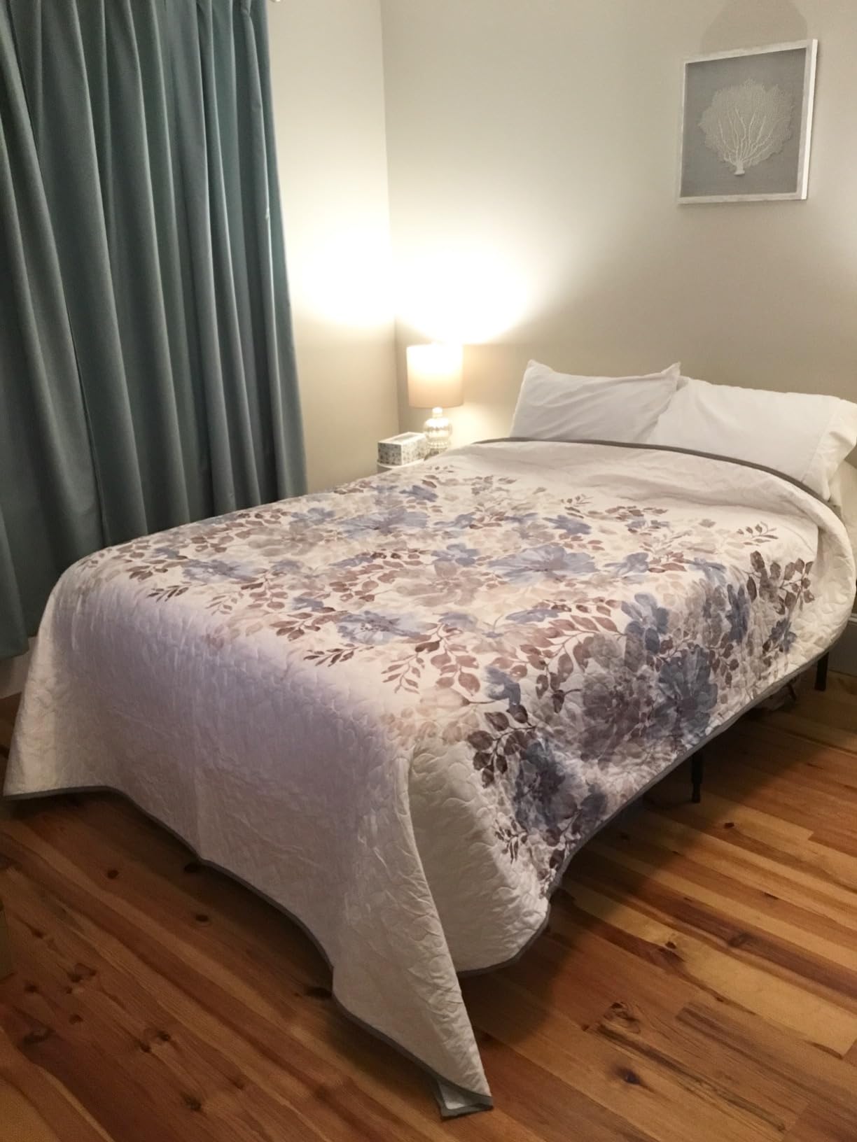 Madison Park Modern Floral Coverlet Breathable Taupe Queen Quilt Set, 6pc | Lightweight Bedding Set, All Season, Machine Washable, Easy Care, Cozy, Soft, Casual, Durable, Classic customer photo 1