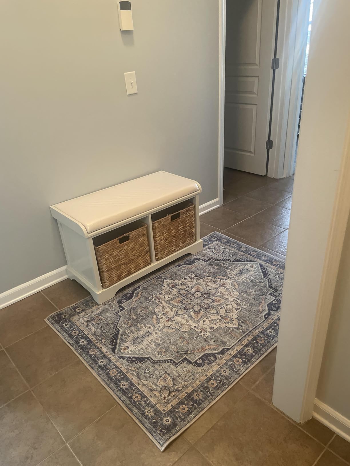 SAFAVIEH Furniture - Freddy 2-Basket Storage Bench - Vintage White - Solid Wood - Coastal Basket Storage Design - Ideal for Entryway, Living Room, Hallway, 18