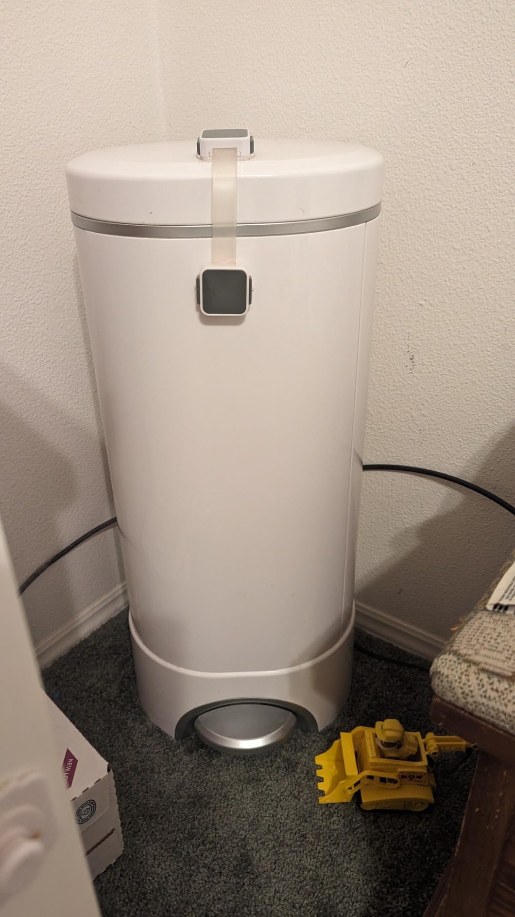 Munchkin® STEP™ Diaper Pail Powered by Arm & Hammer, #1 in Odor Control, Award-Winning, Includes 1 Snap, Seal & Toss™ Bag, 1 Starter Refill Ring, and 1 PUCK™ Baking Soda Cartridge customer photo 2
