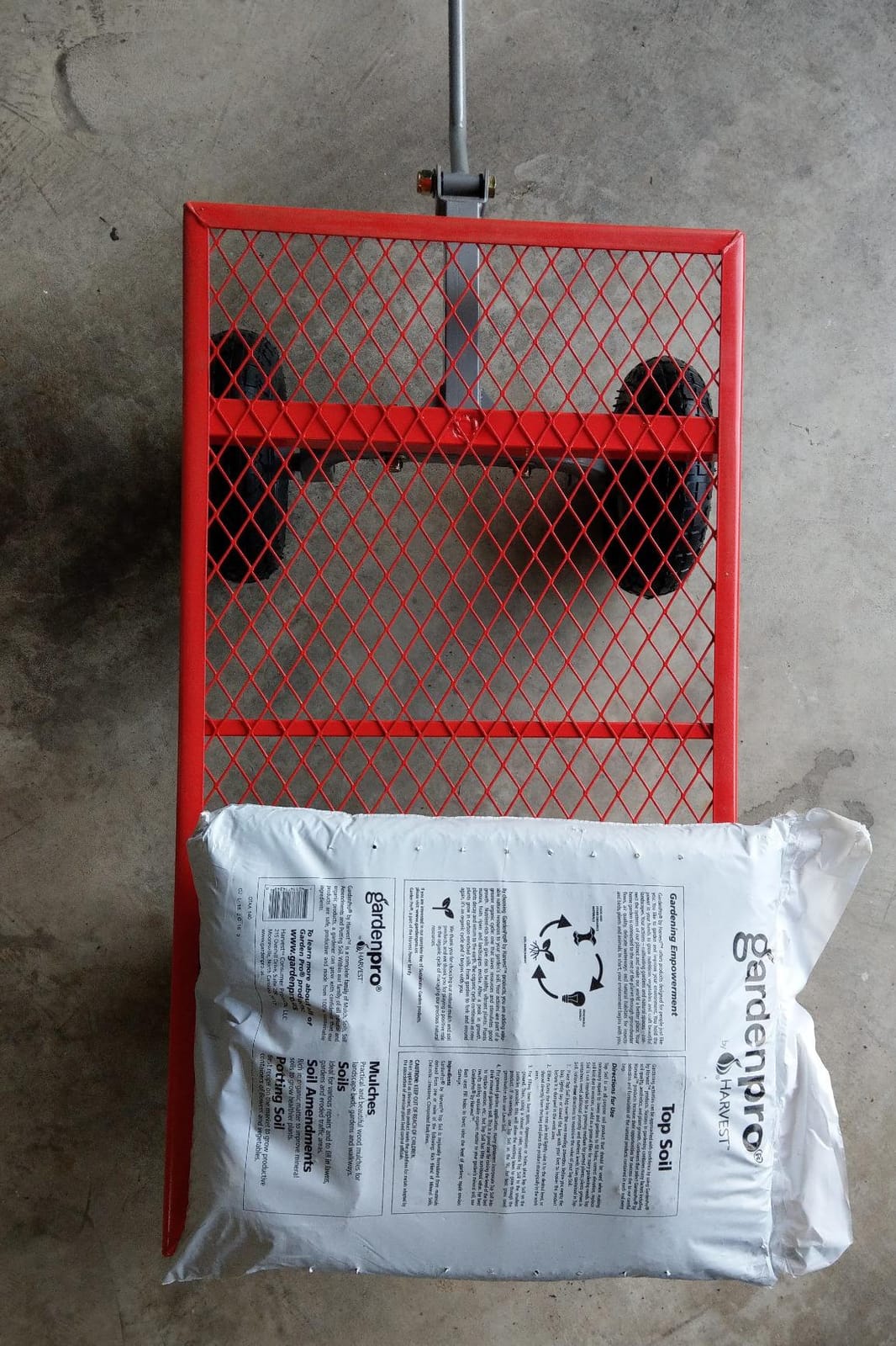 Gorilla Carts Steel Utility Garden Cart, 800 lb. Capacity, 4 Cu Ft, Red customer photo 2