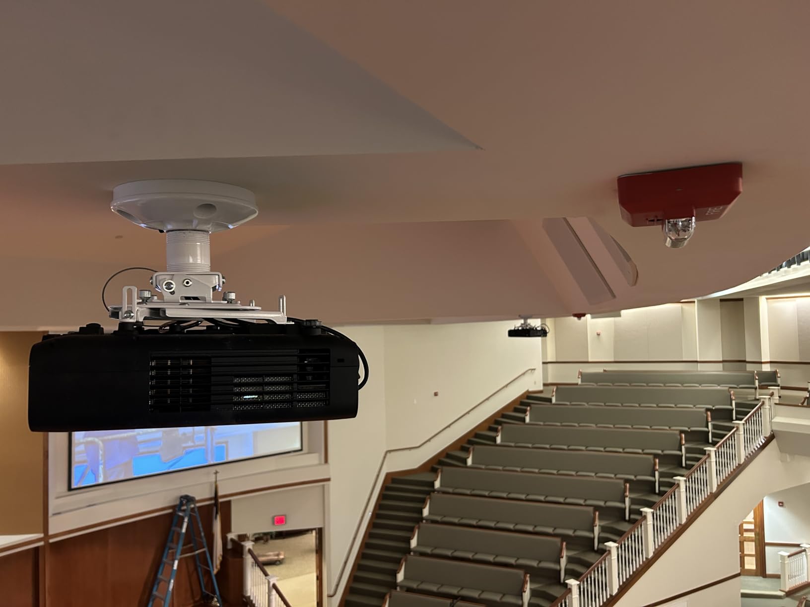 Epson Universal Projector Ceiling Mount Kit (ELPMBPJG) customer photo 1