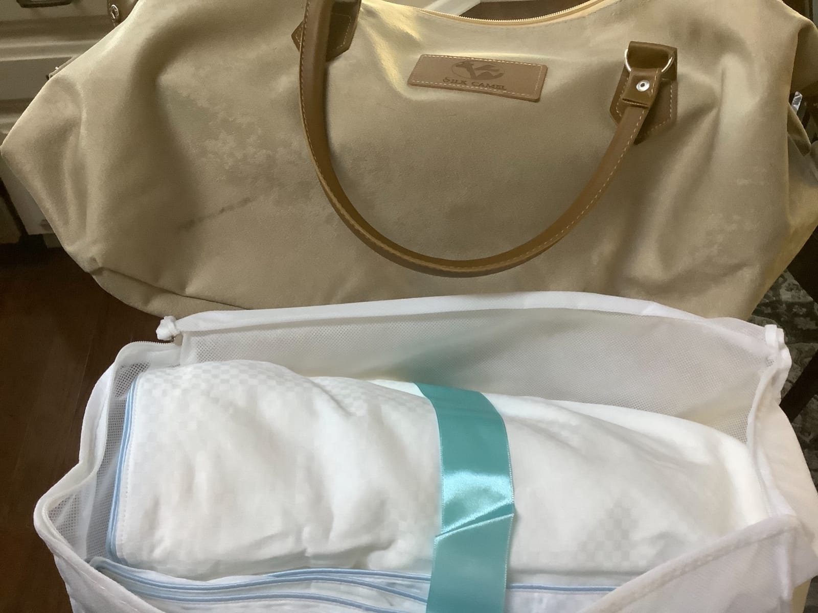 Silk Camel Luxury Comforter Filled with 100% Natural Long Strand Mulberry Silk for Summer - Queen Size customer photo 1