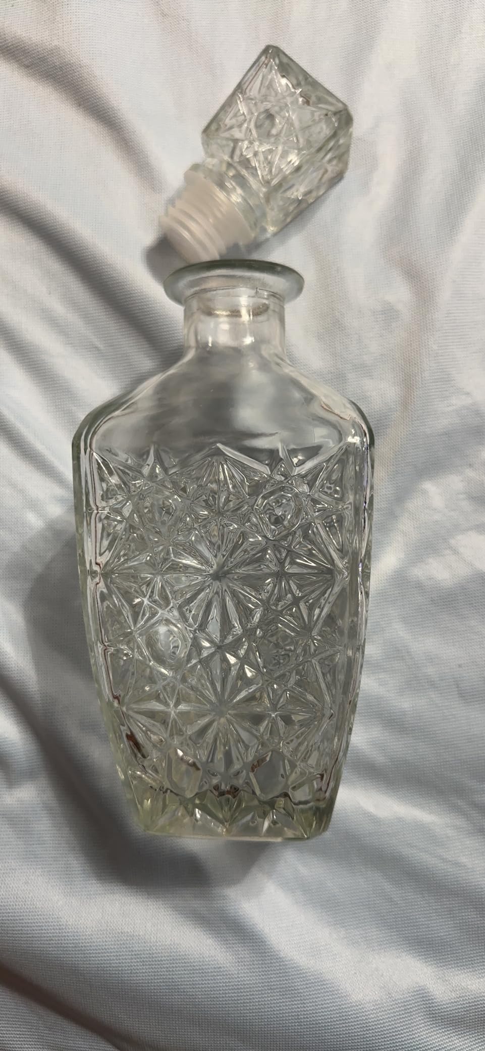 Chefcaptain Liquor Decanter Bottle With Stopper, Lead-Free Glass, Crystal Cut Design, 760ml (26 Oz), Dishwasher Safe, Clear customer photo 1