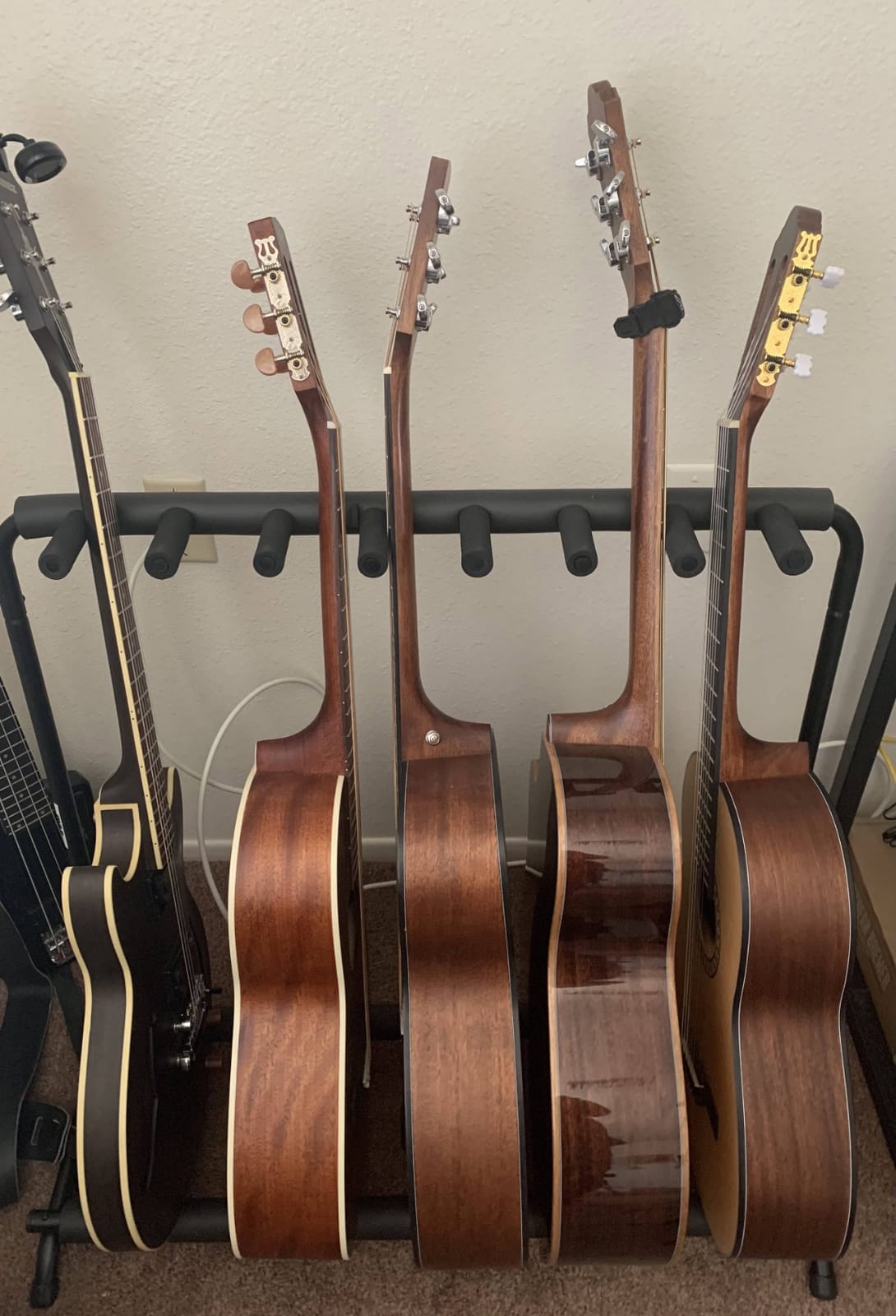 Pyle 7 Slot Multi-Guitar Stand - Universal Guitar Floor Rack for Electric, Acoustic, Bass Guitars, Ukuleles & Cases - Portable, and Protective with No-Slip Non-Scratch Padding - Black display rack customer photo 2