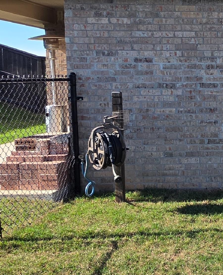 Liberty GARDEN 712 Single Arm Navigator Multi-Directional Garden Hose Reel, Holds 125-Feet of, 5/8-Inch, Bronze customer photo 1