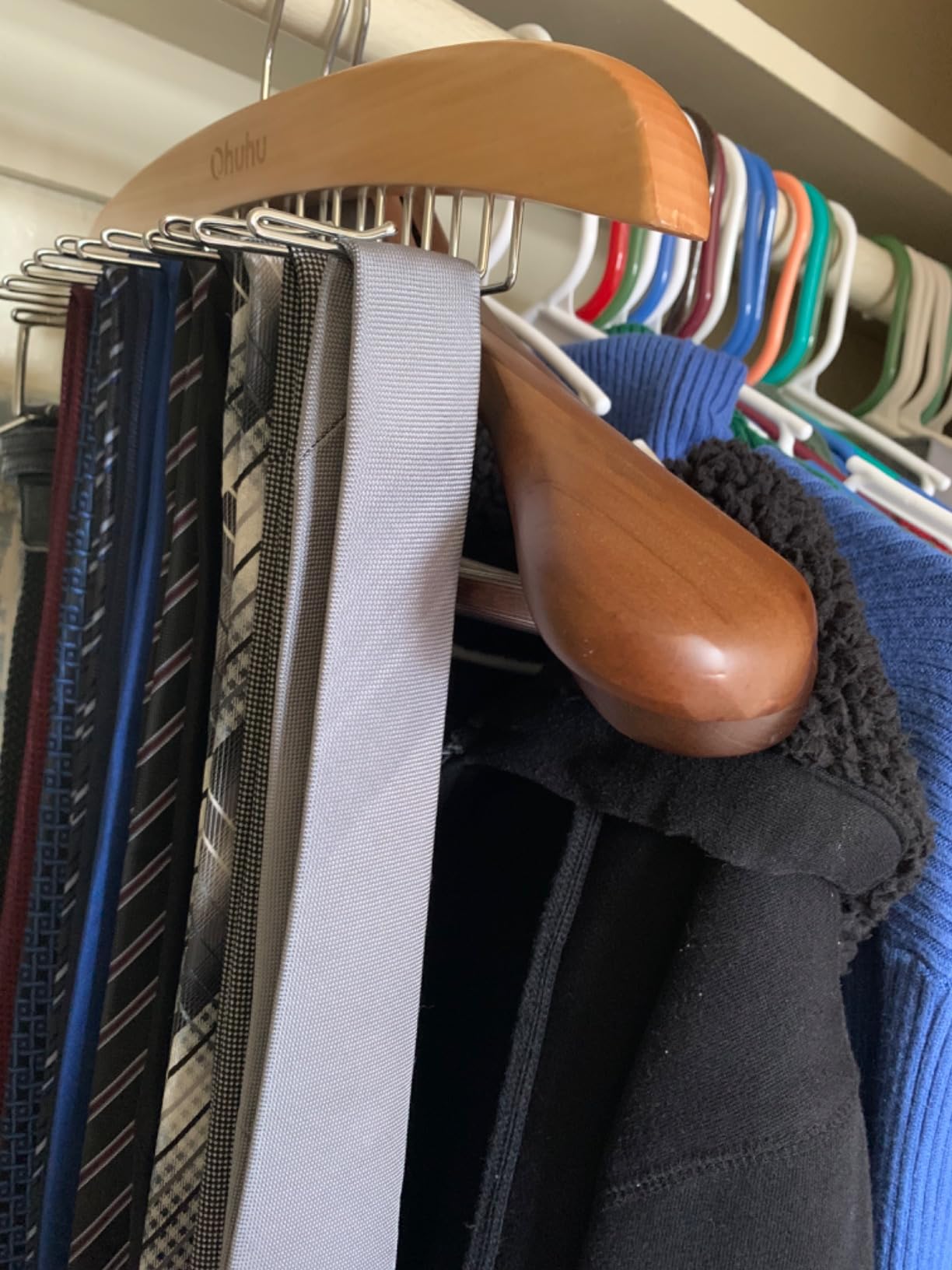 Ohuhu 24-Hook Wooden Tie Rack, 360° Rotating Rustproof Closet Hanger | Folding space-saving design, Anti-slip clips, Holds 24 ties, Natural hardwood, Rustproof steel, Multiple colors available customer photo 2