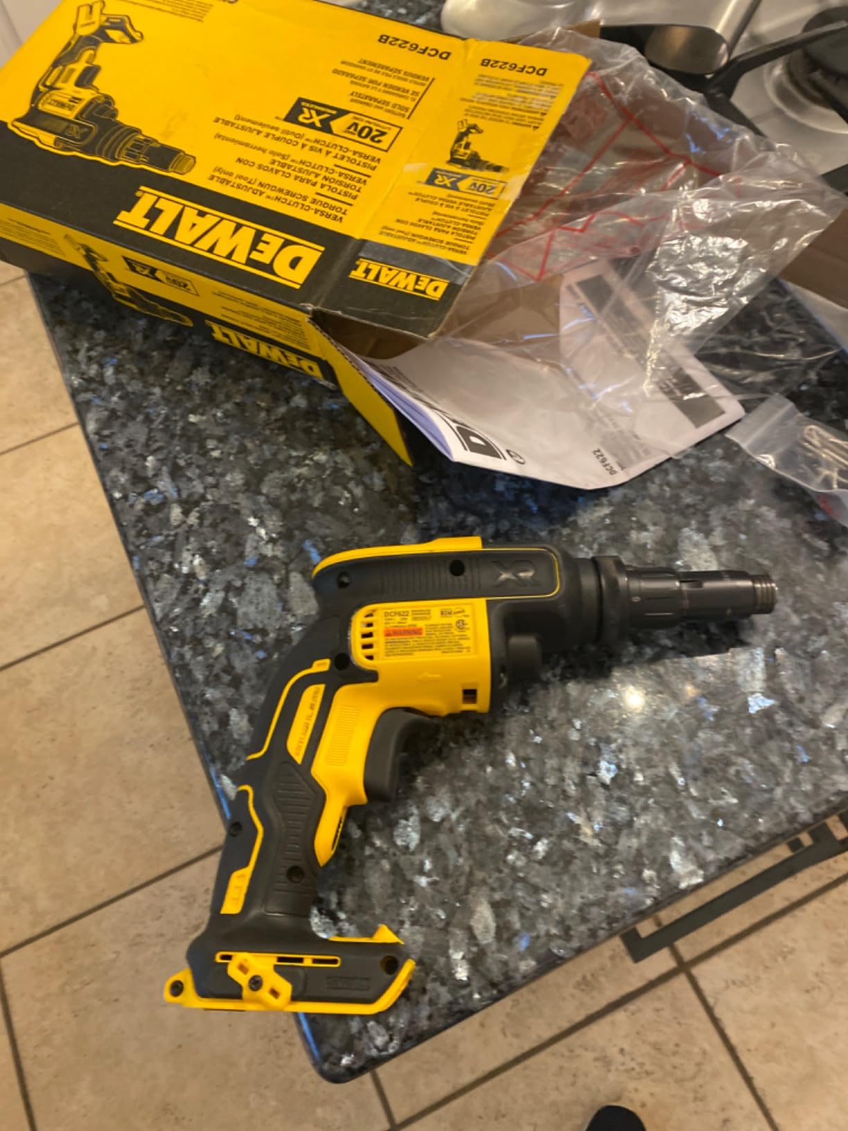 DEWALT 20V MAX XR Screw Gun, Versa-Clutch, Adjustable Torque, Tool Only (DCF622B) customer photo 2