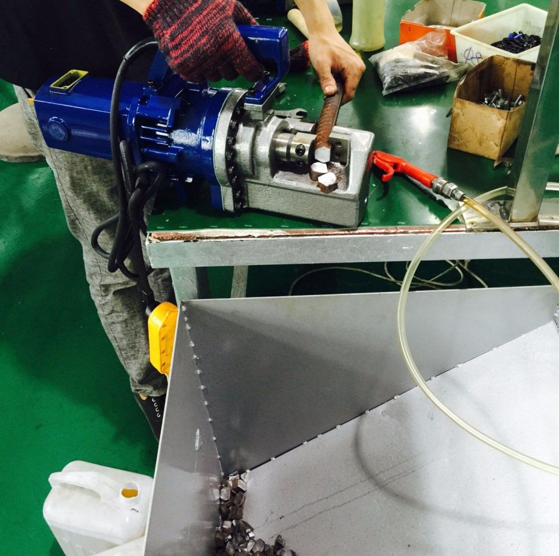 Happybuy Electric Hydraulic Rebar Cutter 1350W RC-22 110V - Portable, Cuts #7 4-22mm Rebar in 4.5 Seconds, with Stainless Steel Carry Case customer photo 2