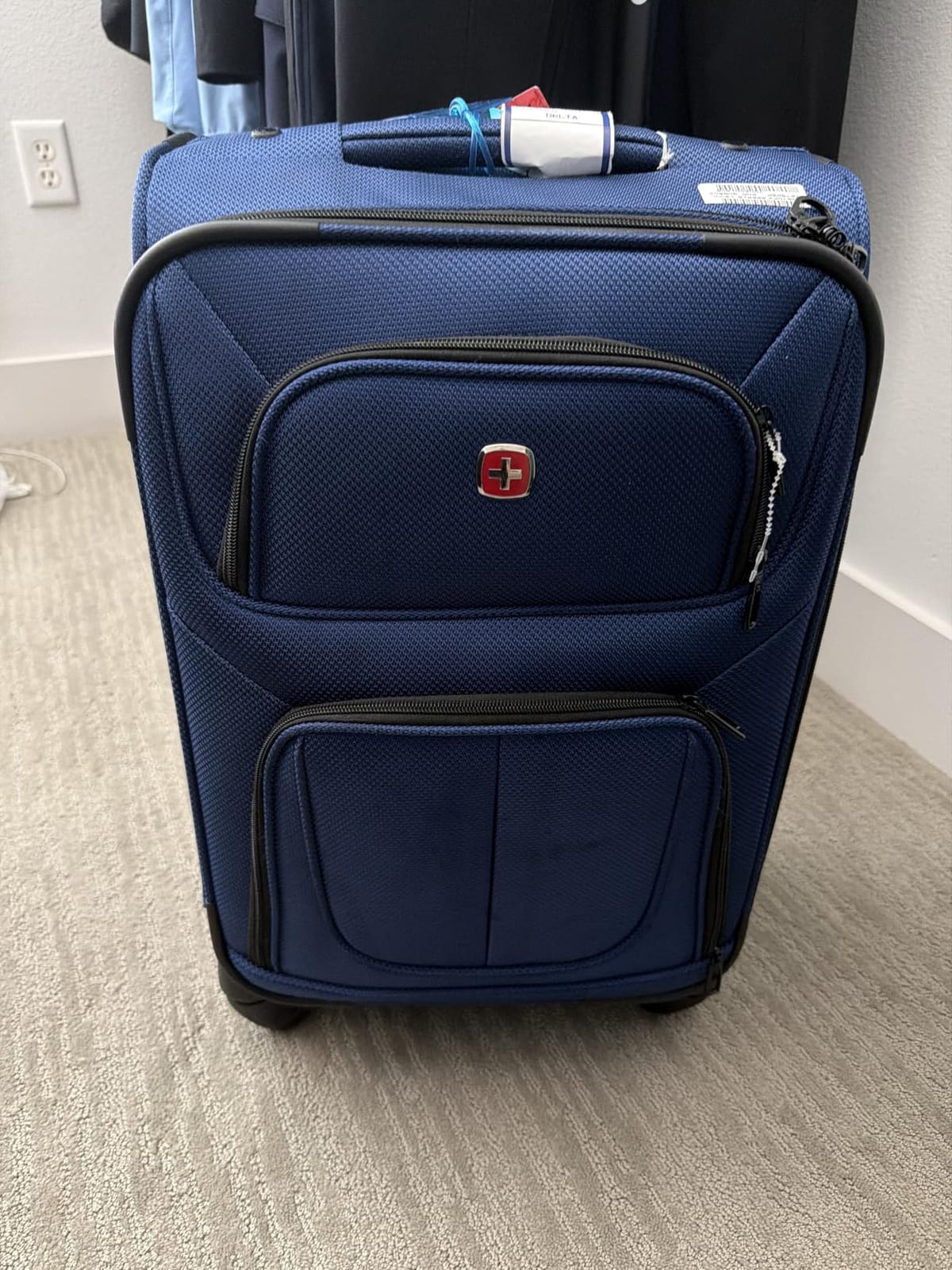 SwissGear Sion Carry-On Spinner Luggage, Softside Expandable, Lightweight Suitcase, Teal, 22.75-Inch customer photo 1